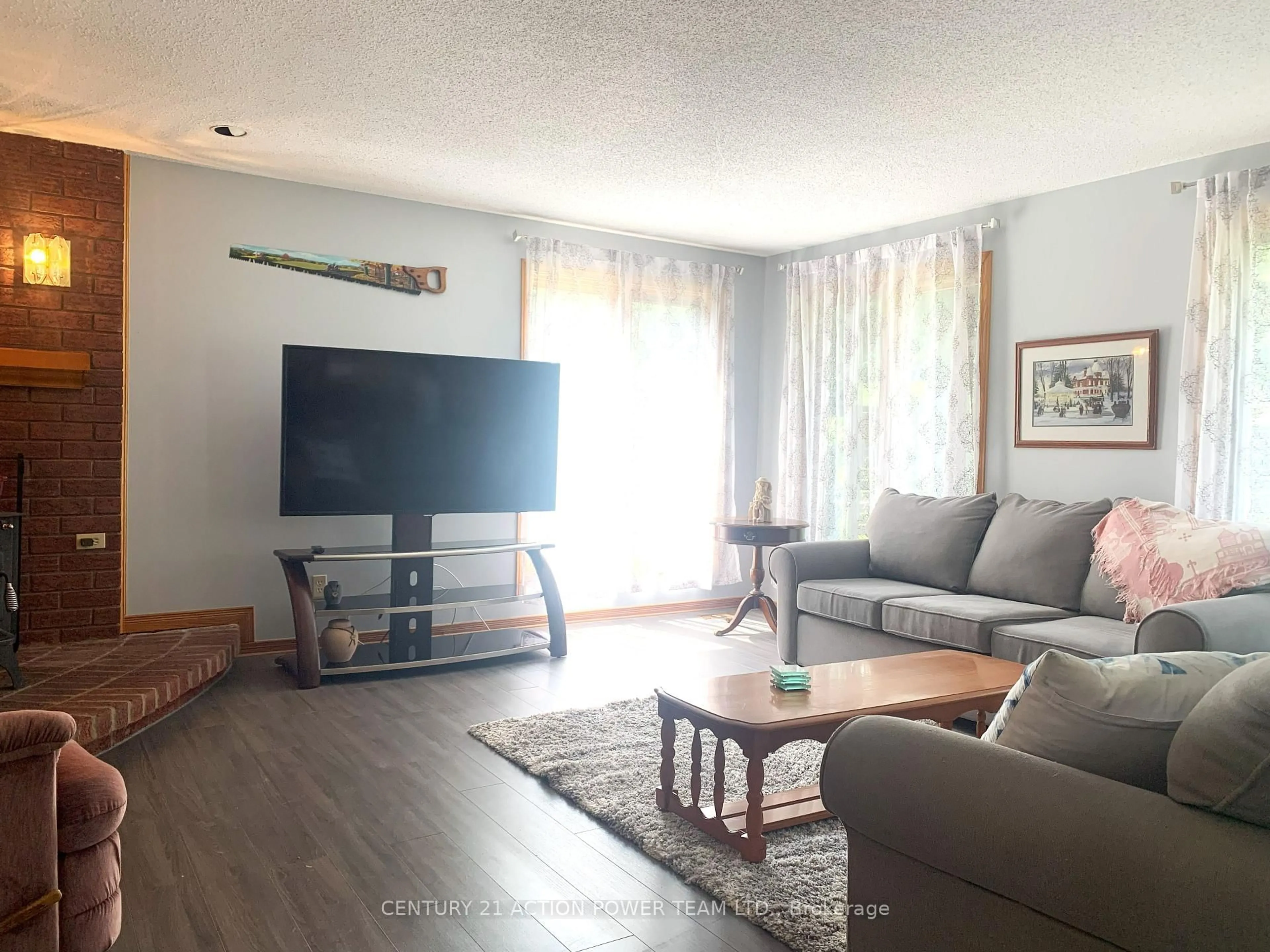 Living room with furniture, unknown for 5295 THUNDER Rd, Carlsbad Springs Ontario K0A 1K0