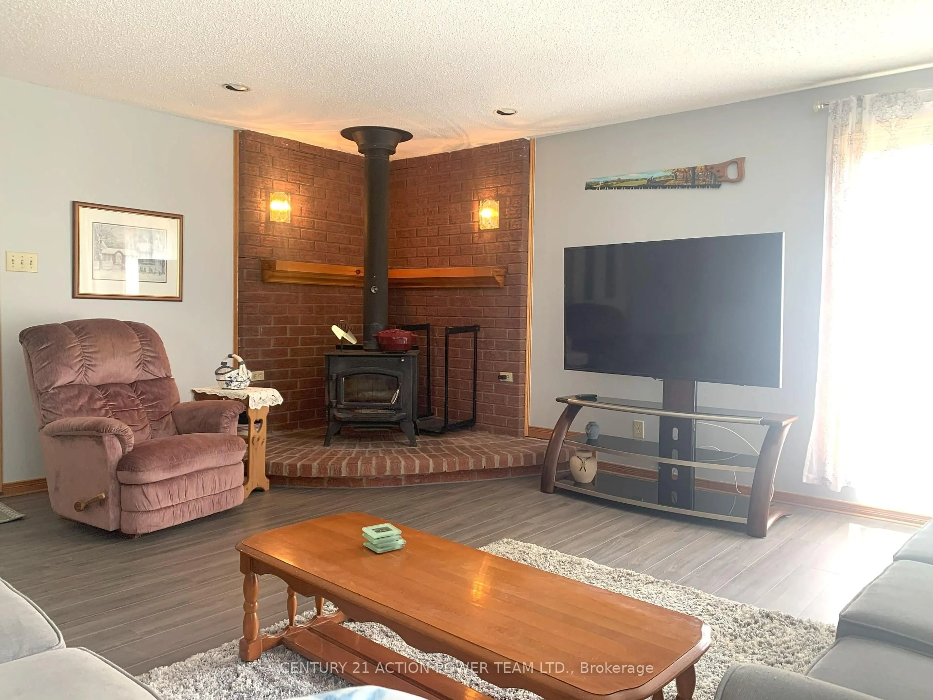 Living room with furniture, unknown for 5295 THUNDER Rd, Carlsbad Springs Ontario K0A 1K0