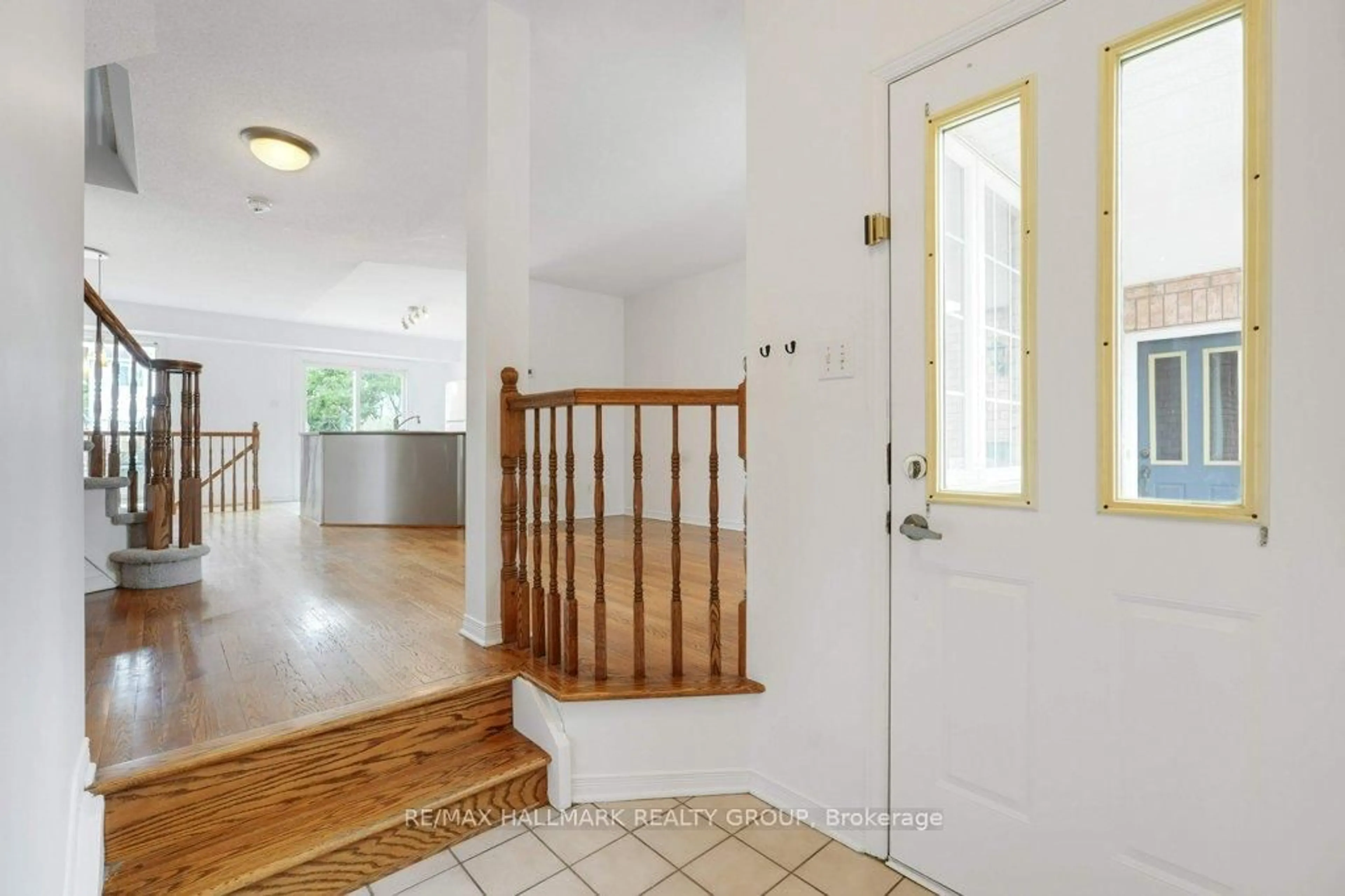 Indoor entryway for 1429 Lynx Cres, Ottawa Ontario K4A 3Z1