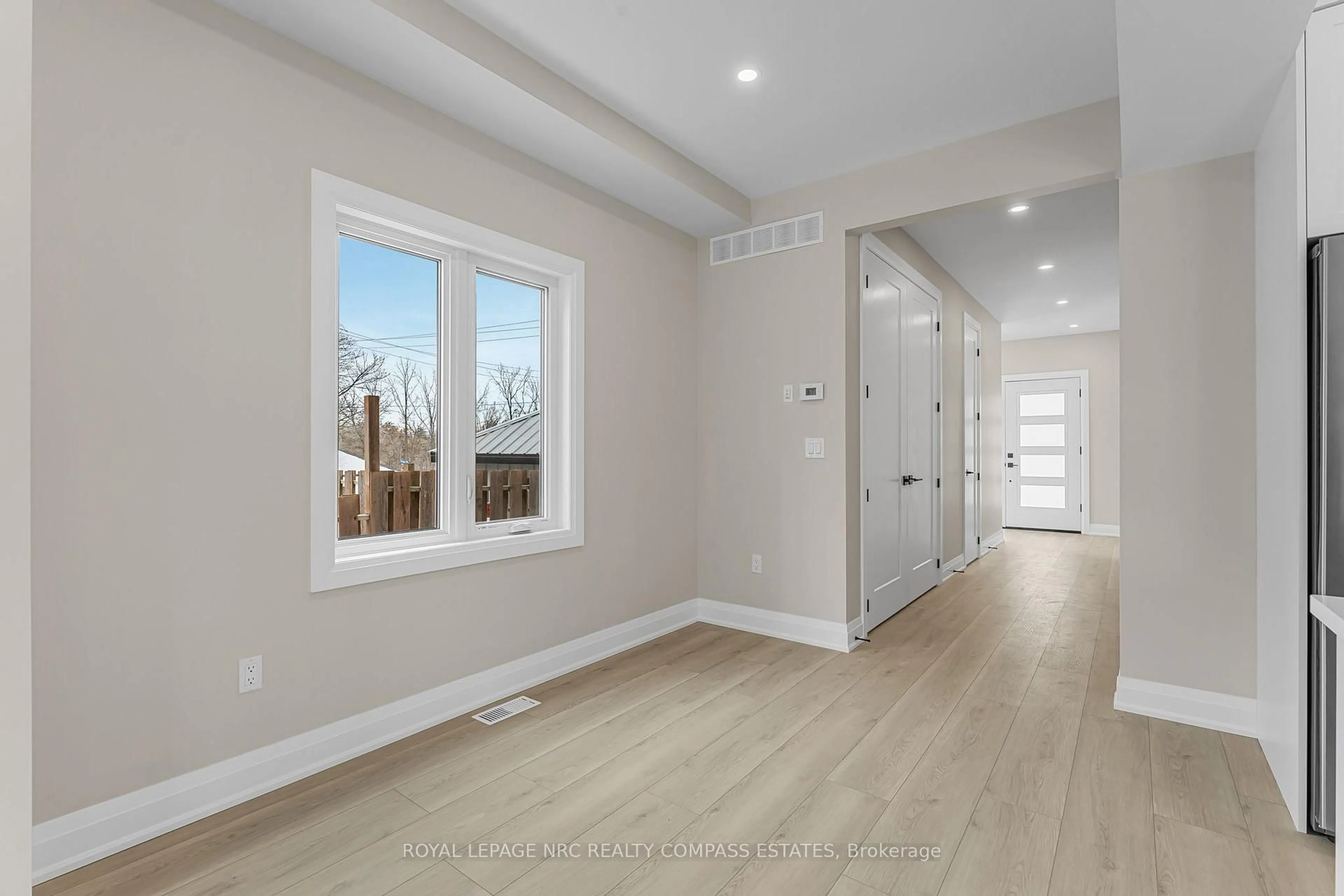 Indoor entryway for 25 Downs Dr, Welland Ontario L3B 3P4