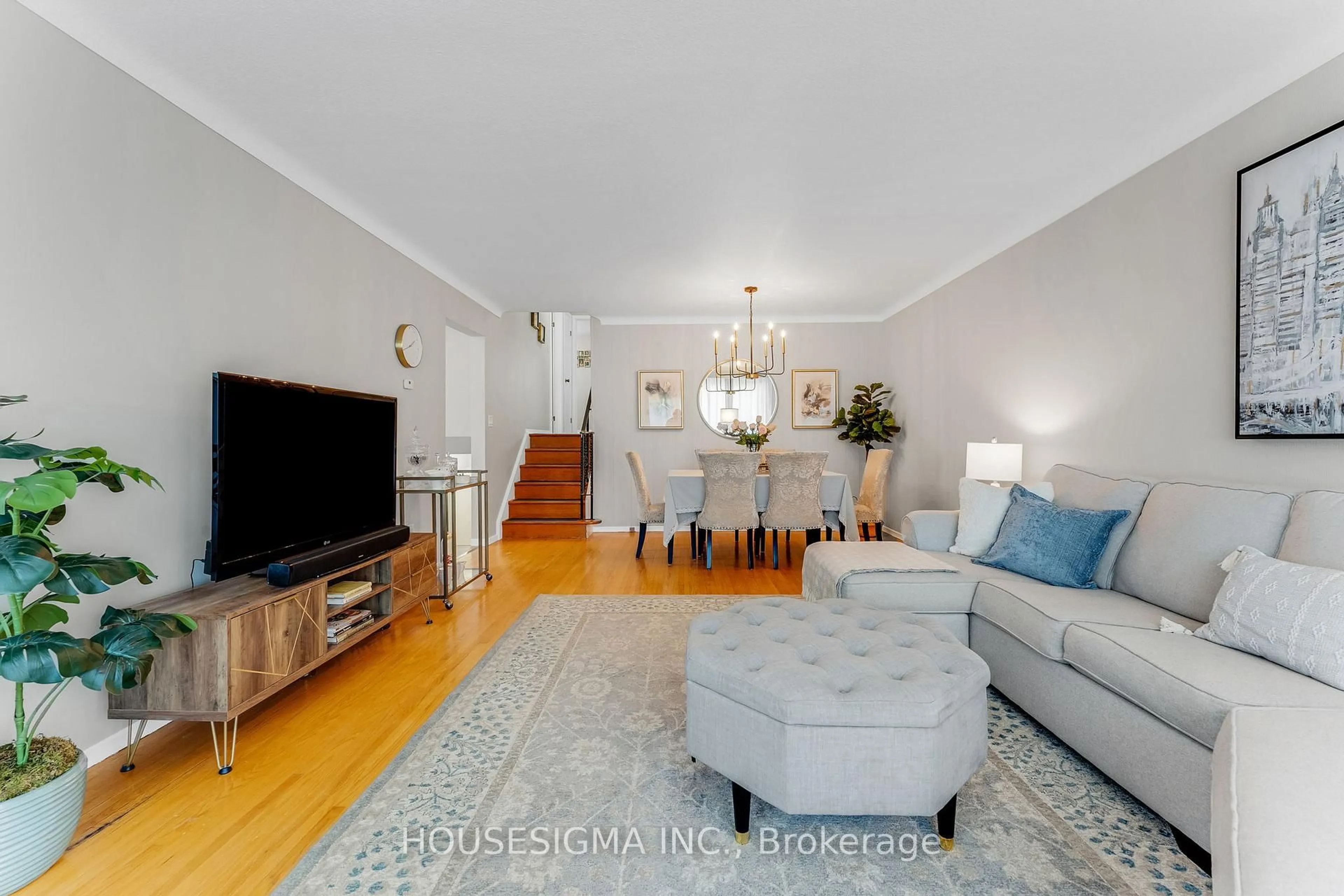 Living room with furniture, unknown for 118 Dorchester Blvd, St. Catharines Ontario L2M 6B9
