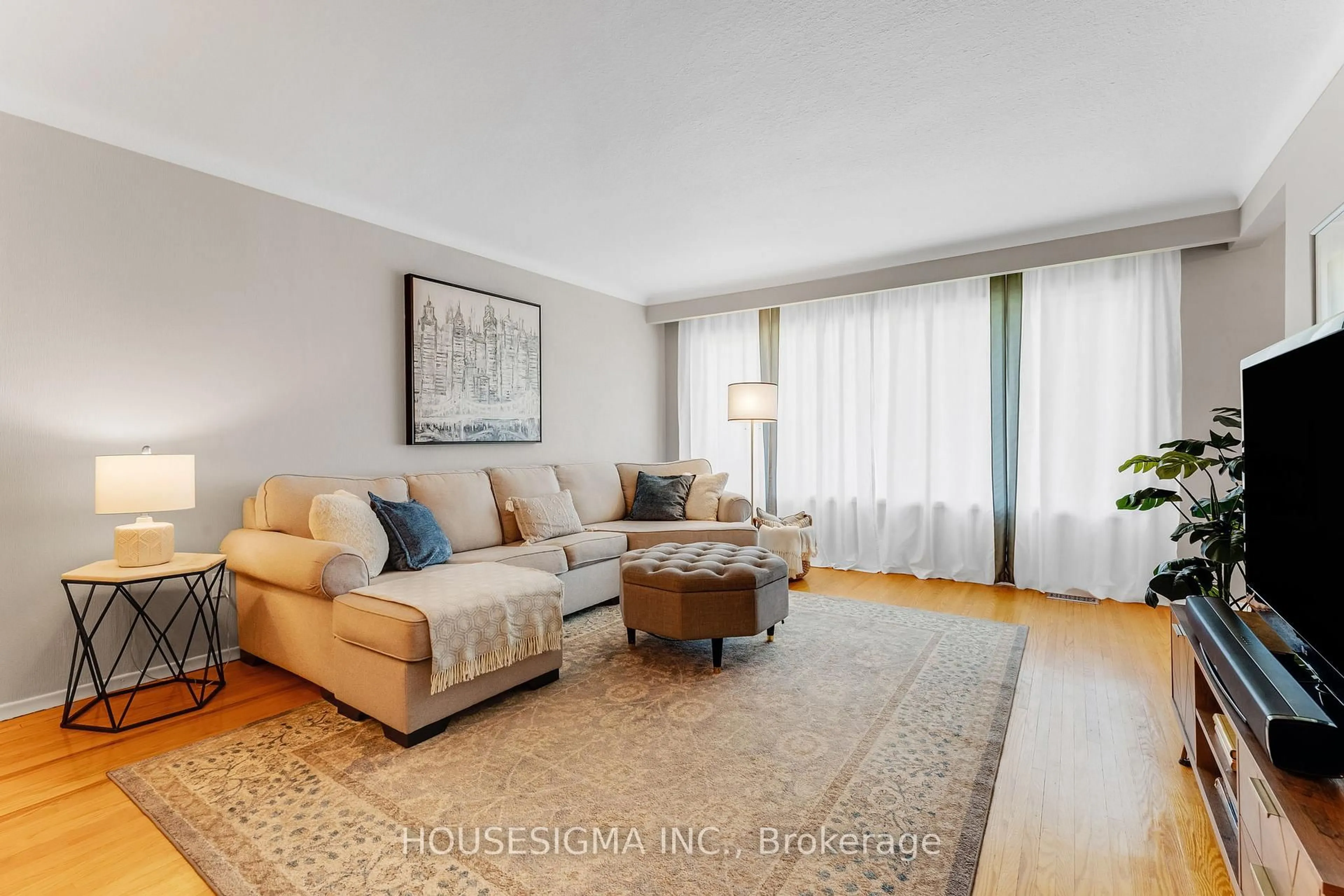 Living room with furniture, unknown for 118 Dorchester Blvd, St. Catharines Ontario L2M 6B9
