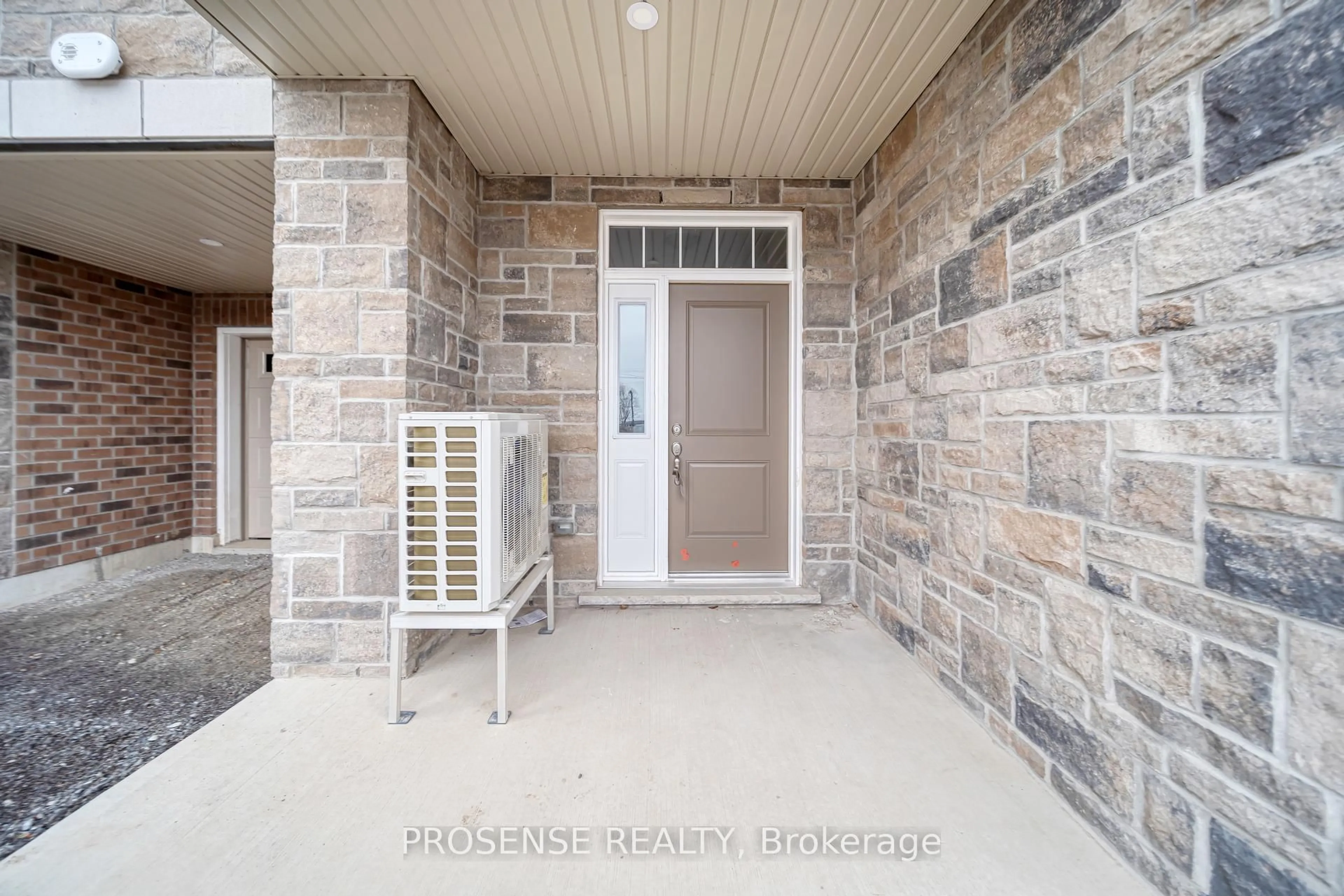 Indoor entryway for 677 Park Rd #124, Brantford Ontario N3R 0C2