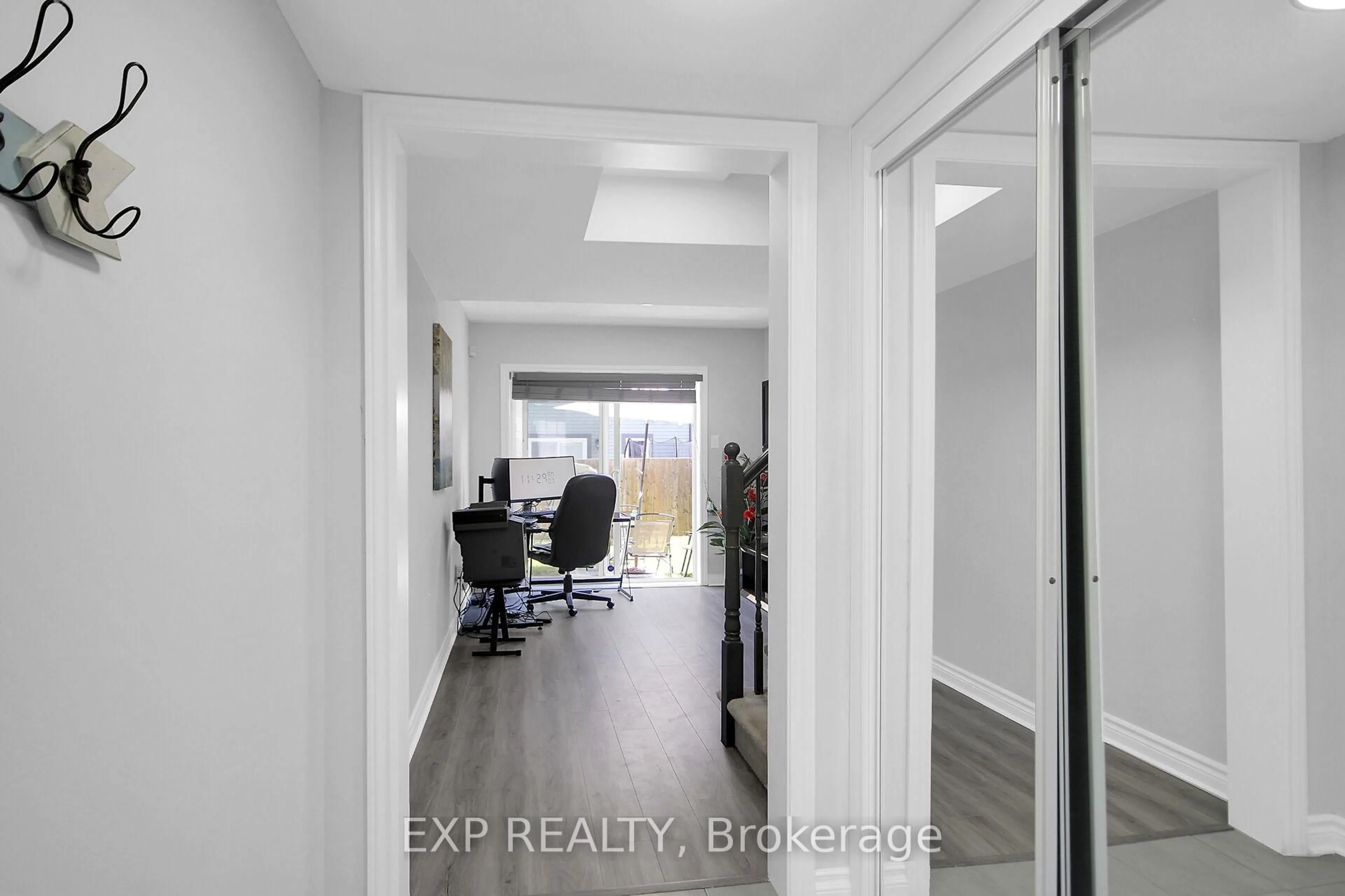Indoor entryway for 113 Gelderland Private, Ottawa Ontario K2V 0H8