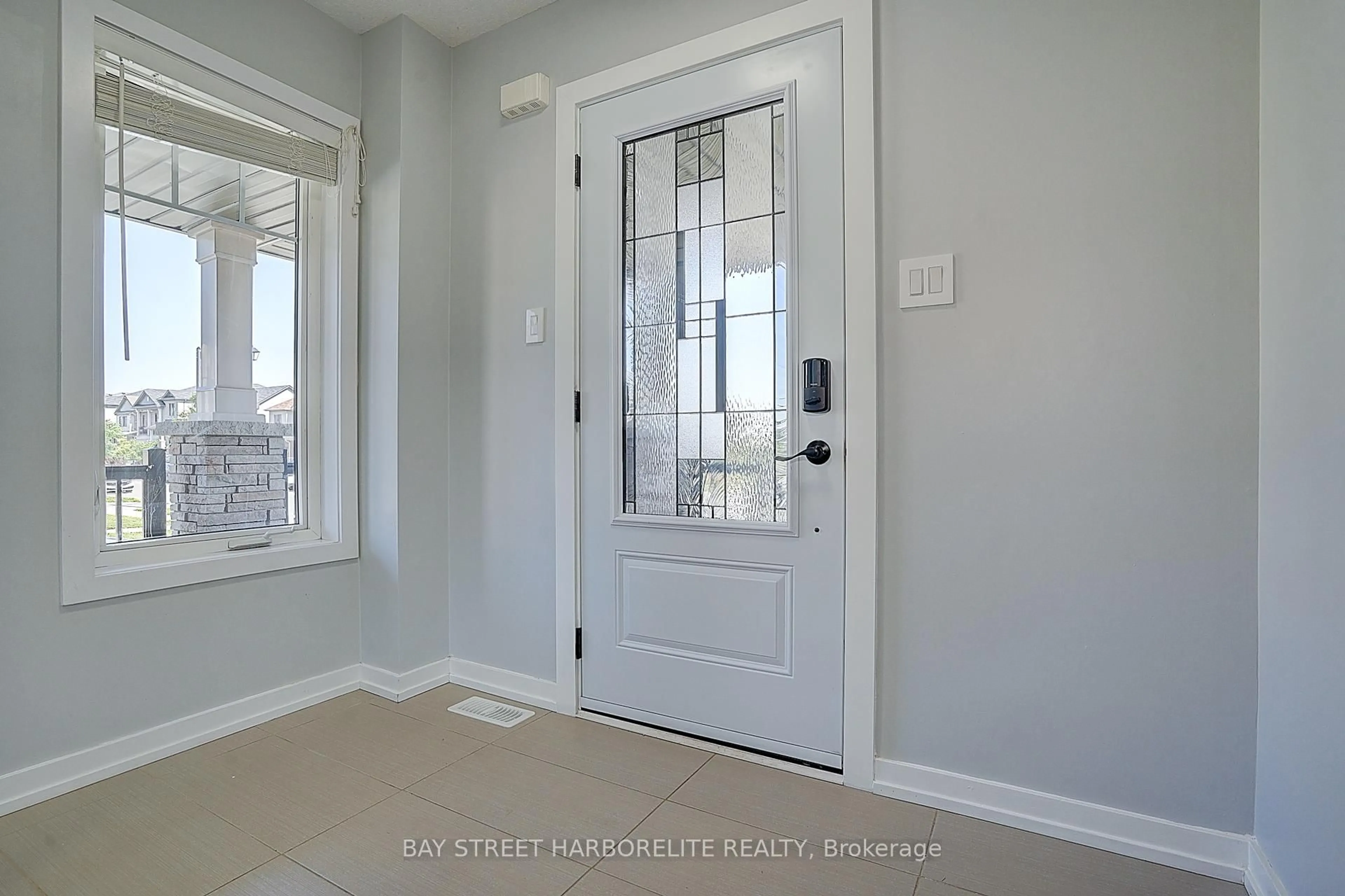 Indoor entryway for 1 Prestwick St, Hamilton Ontario L8J 0K7