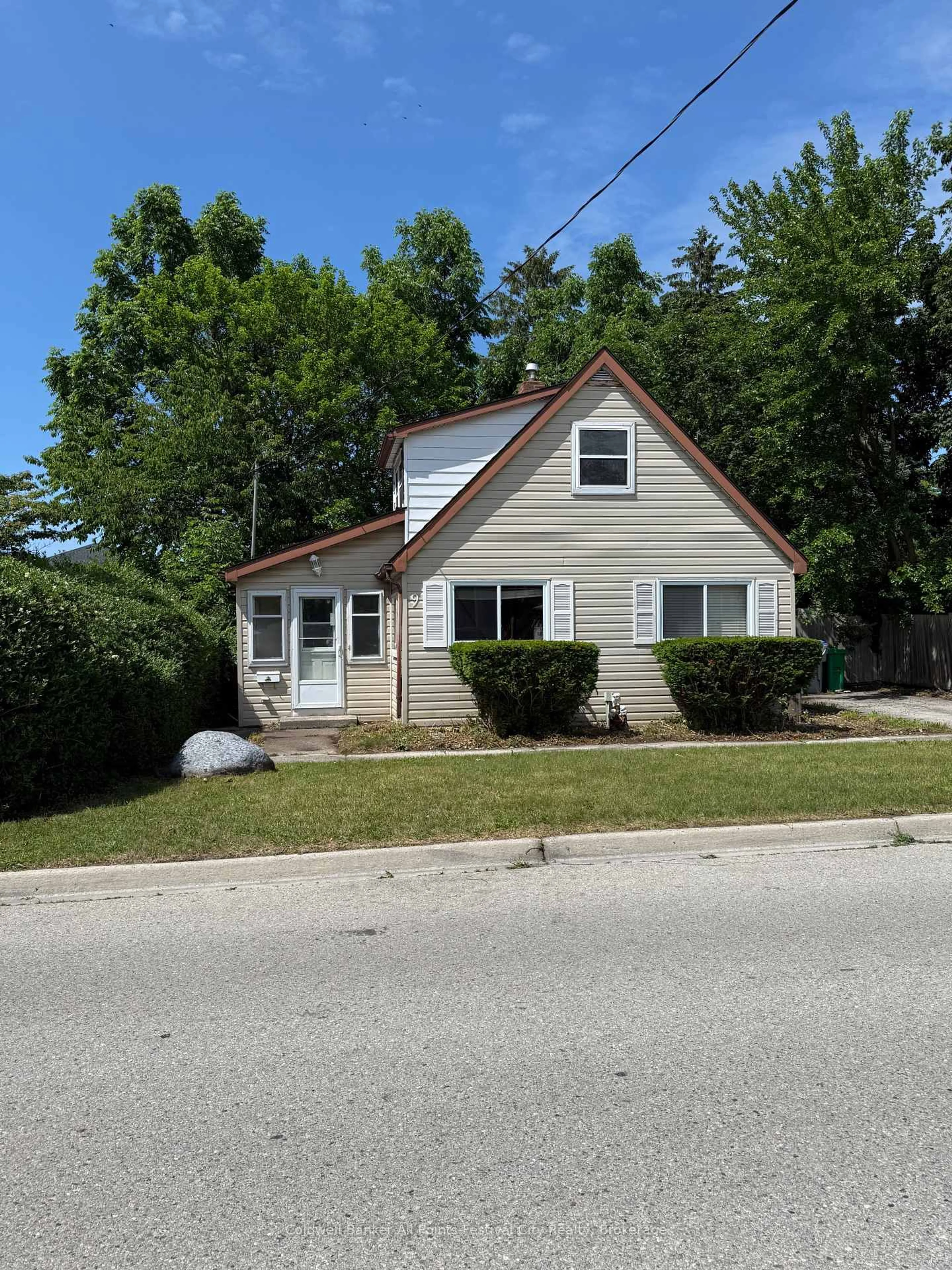 Home with vinyl exterior material, street for 9 Blake St, Goderich Ontario N7A 1C5