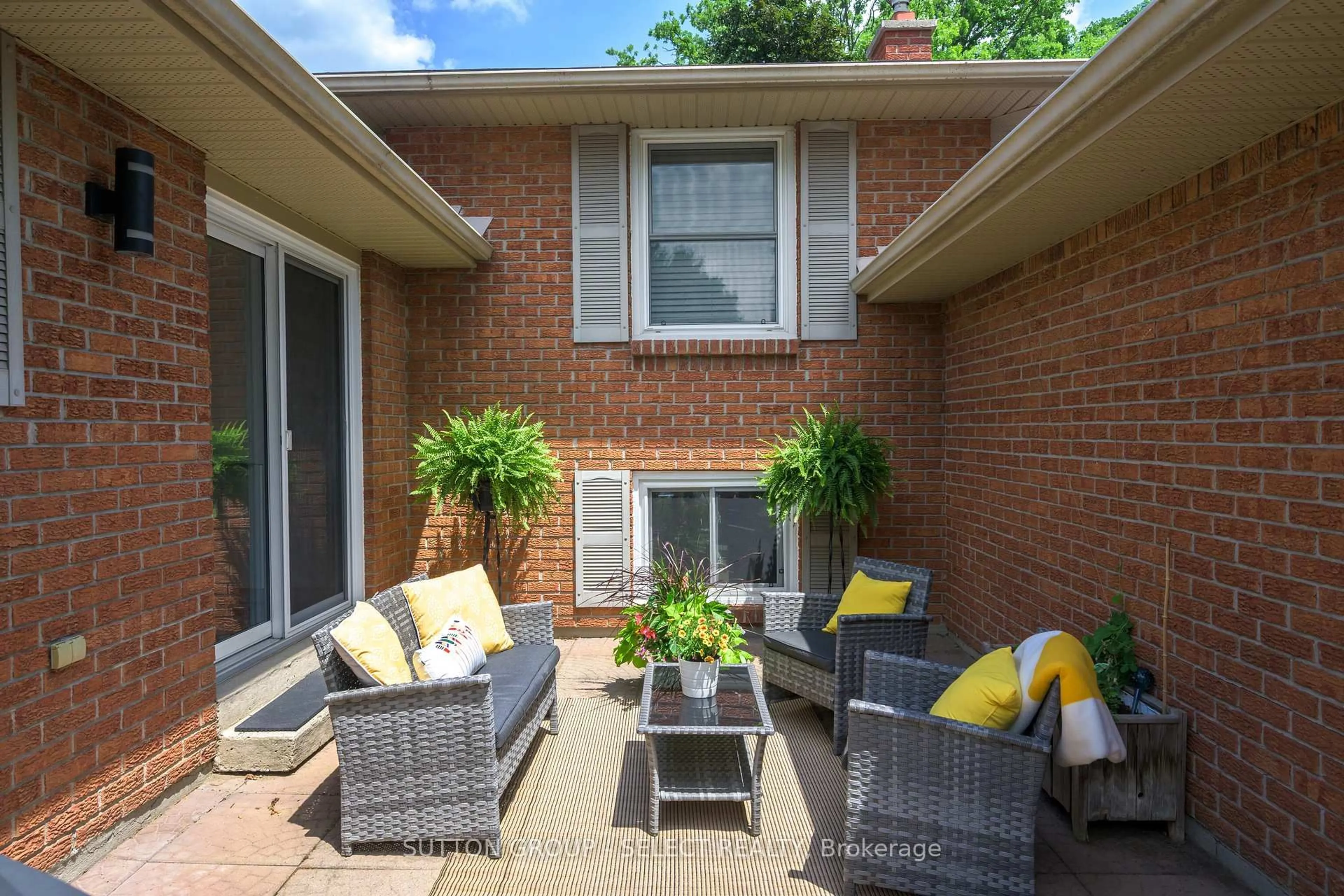 Patio, street for 12 Killarney Rd, London North Ontario N5X 2A7