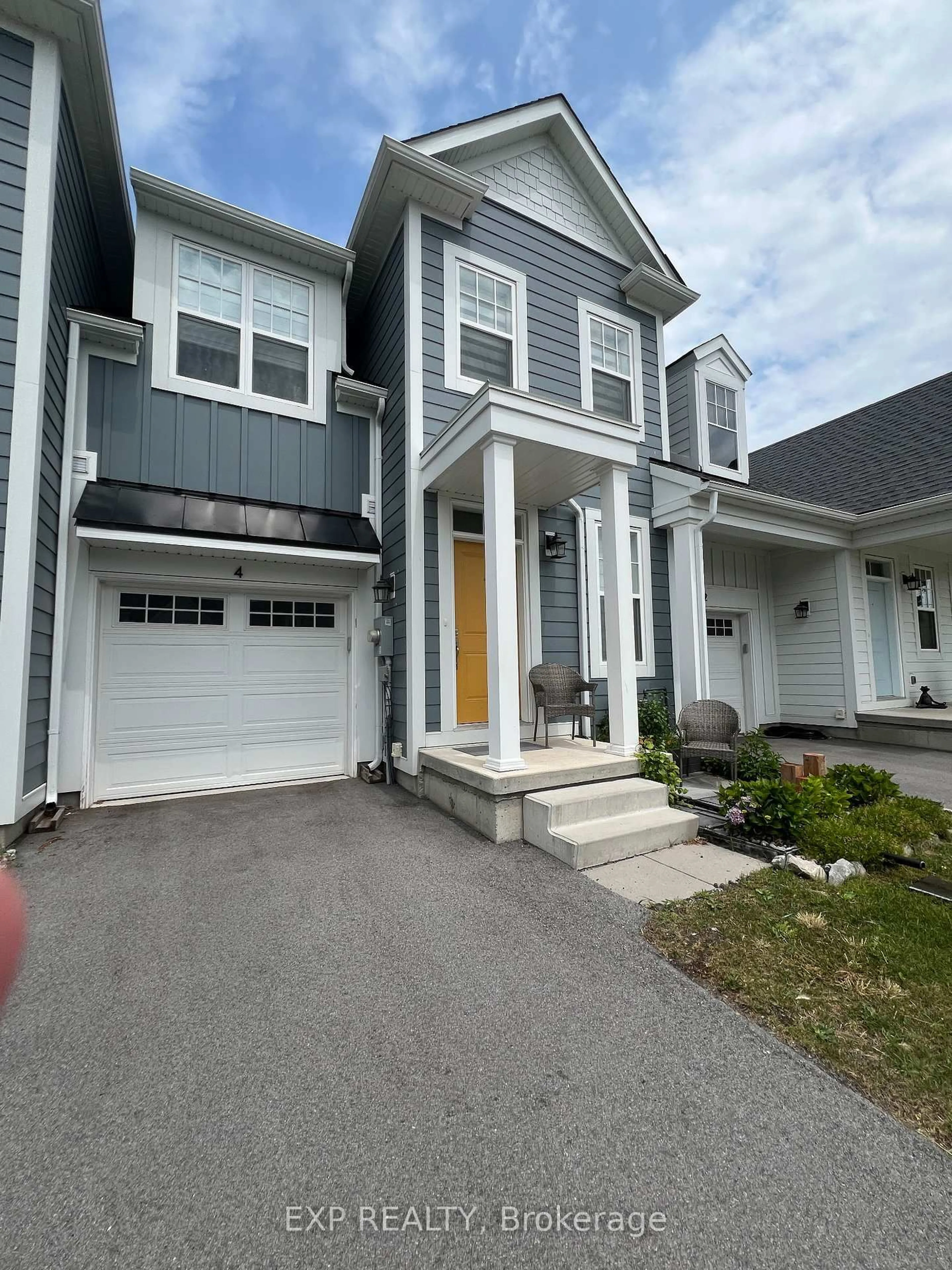 Home with vinyl exterior material, street for 4 Paradise Grve, Niagara-on-the-Lake Ontario L0S 1J0