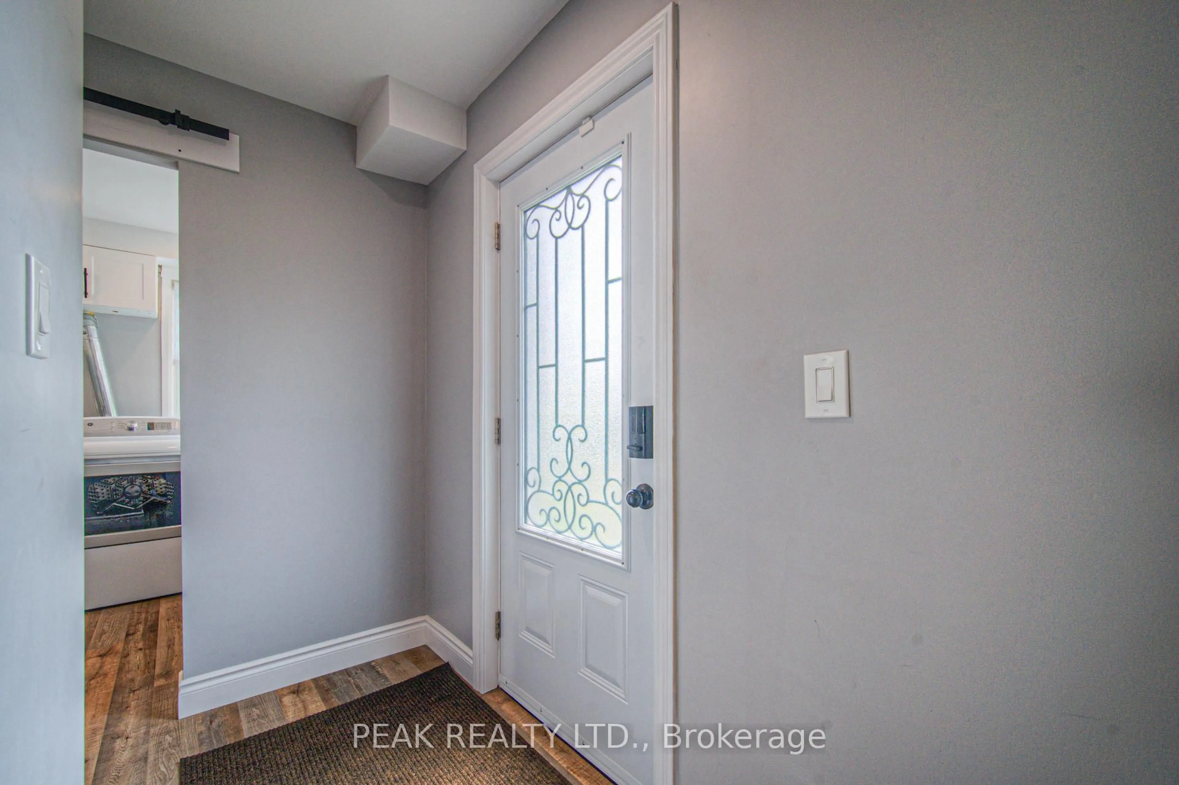 Indoor entryway for 70 Stanley St, Cambridge Ontario N1S 2A6