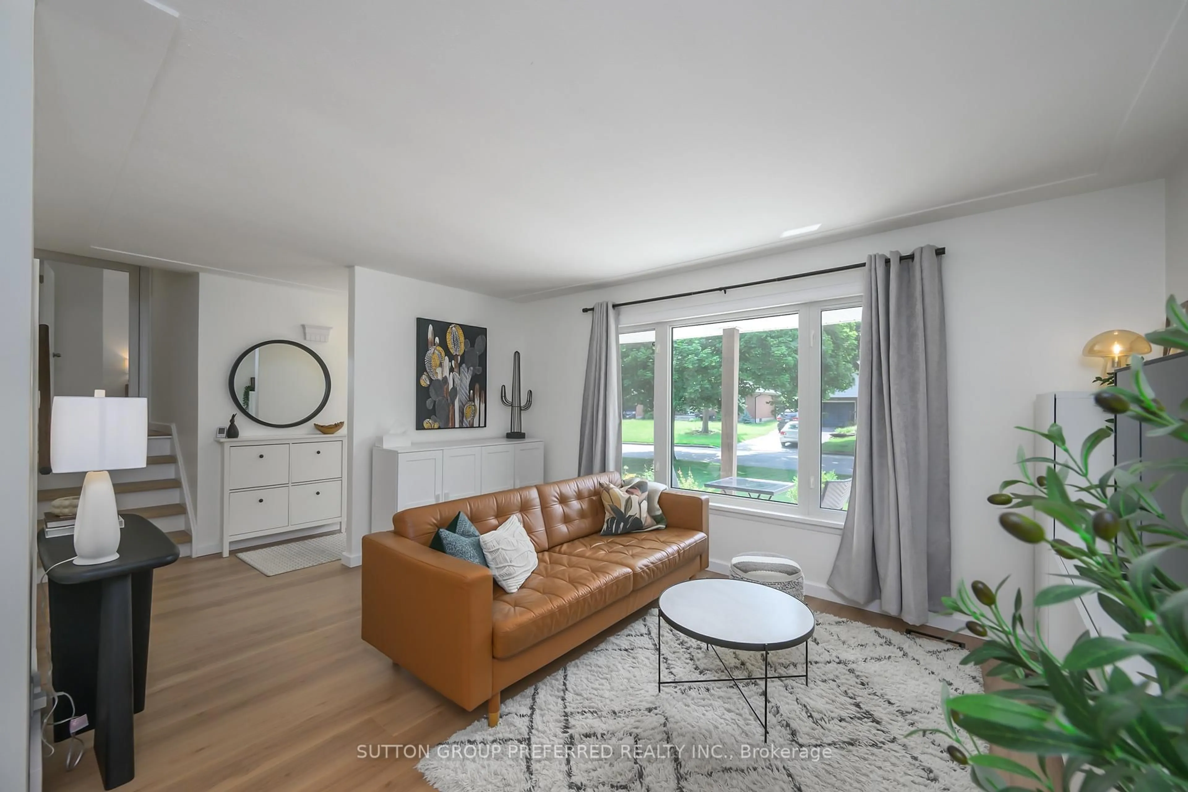 Living room with furniture, unknown for 691 Widmore Dr, London South Ontario N6J 3A8