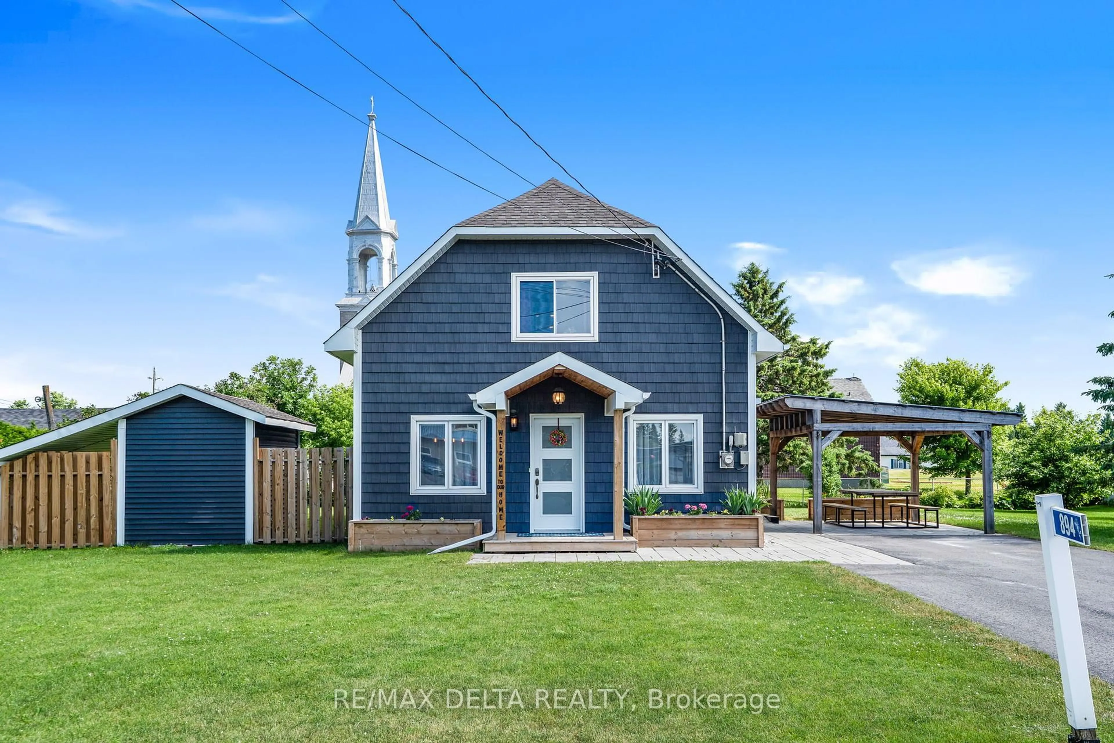 Home with vinyl exterior material, street for 894 Lacroix, Clarence-Rockland Ontario K0A 2A0