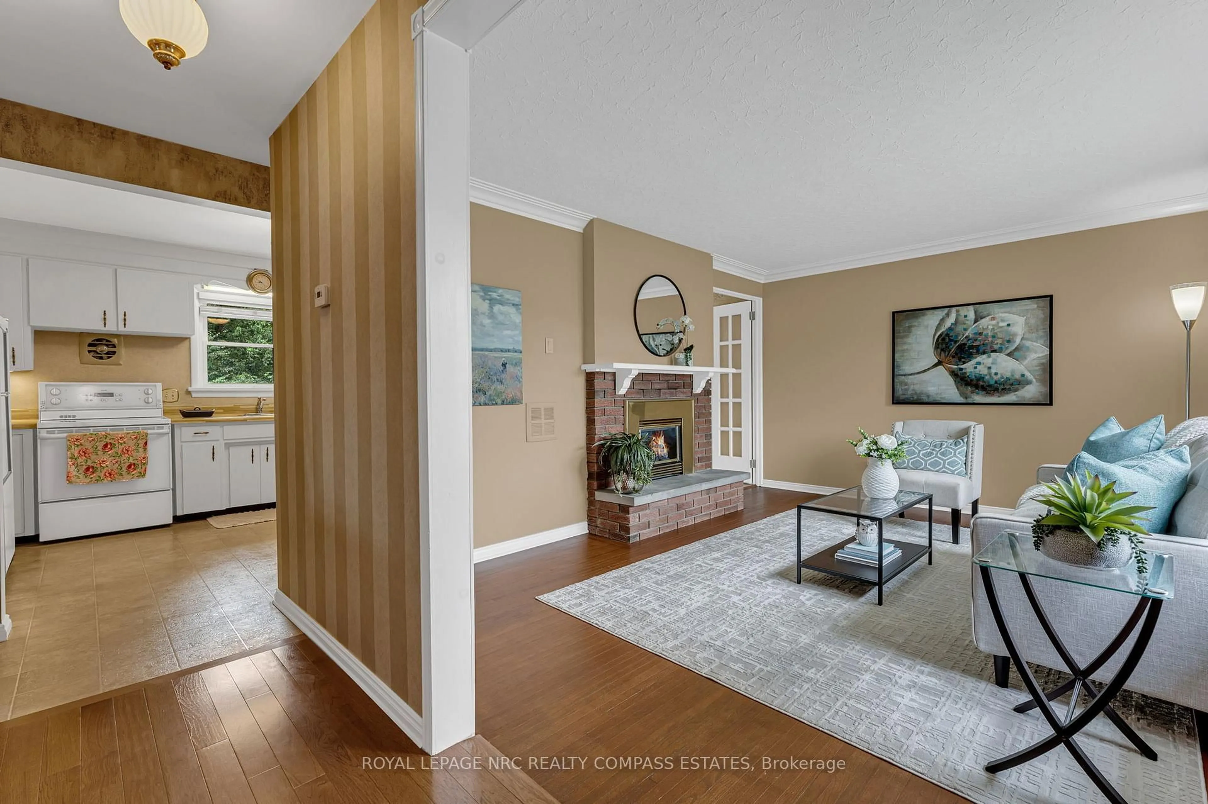 Indoor entryway for 40 Henry St, Niagara-on-the-Lake Ontario L0S 1T0