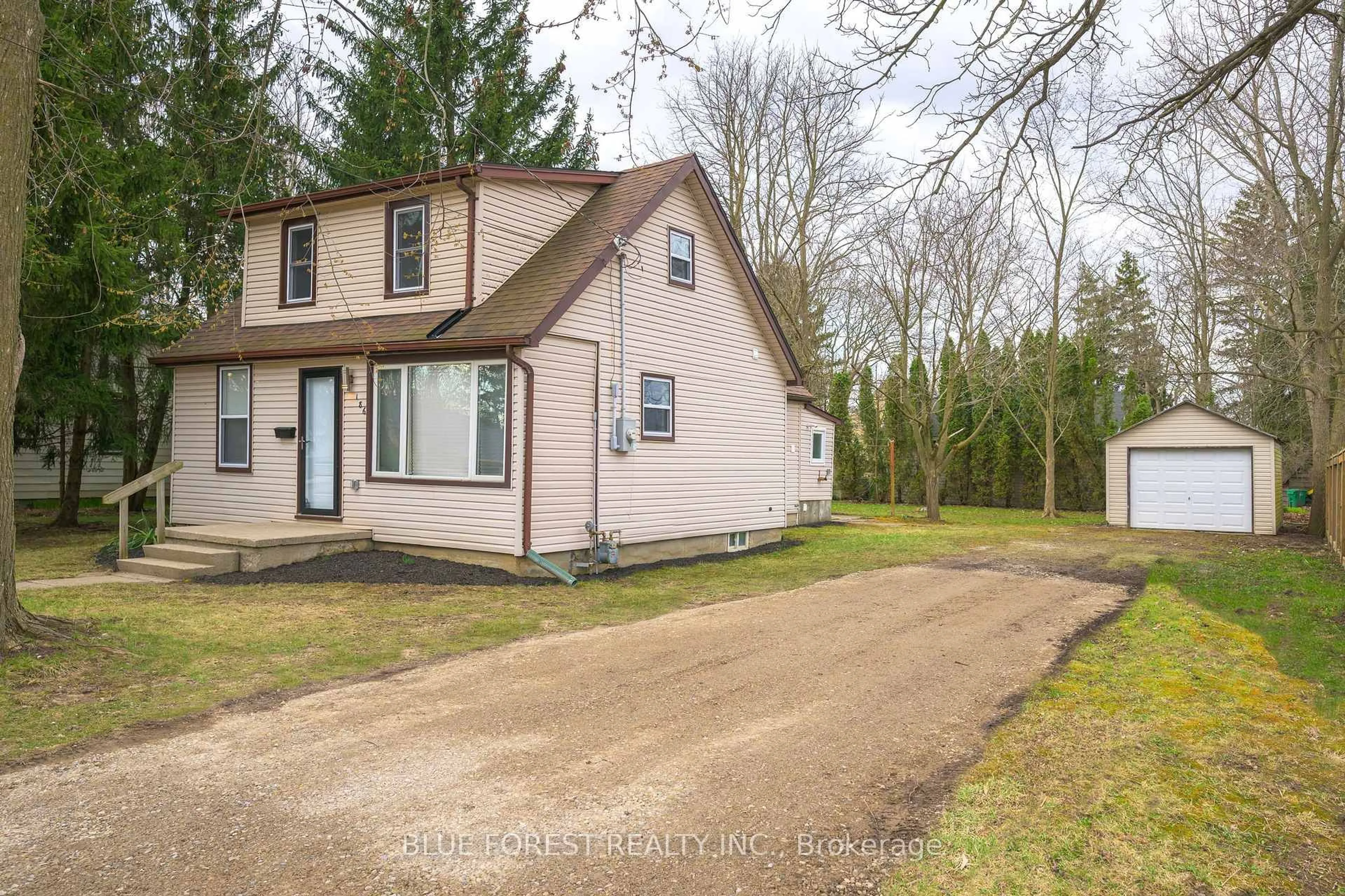 A pic from outside/outdoor area/front of a property/back of a property/a pic from drone, street for 186 Victoria St, Southwest Middlesex Ontario N0L 1M0