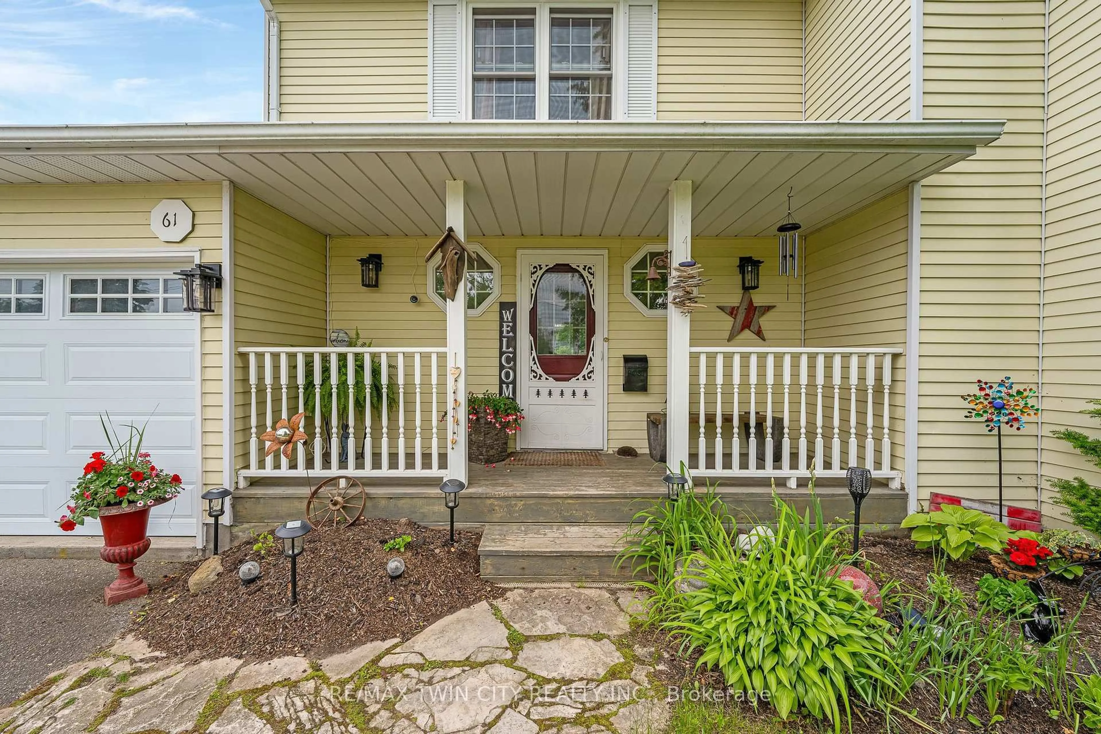 Indoor entryway for 61 Adelaide St, Wellesley Ontario N0B 2A0