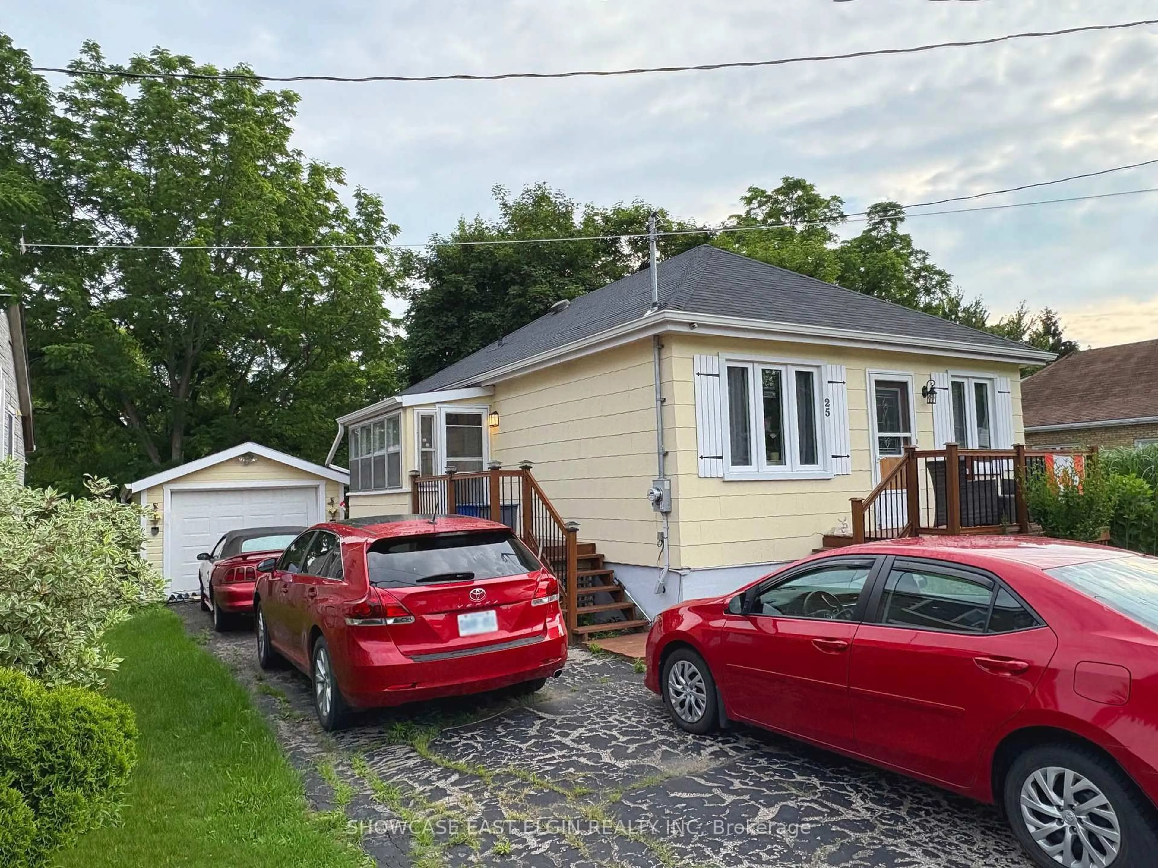 Unknown for 25 CHESTER St, St. Thomas Ontario N5R 1V1