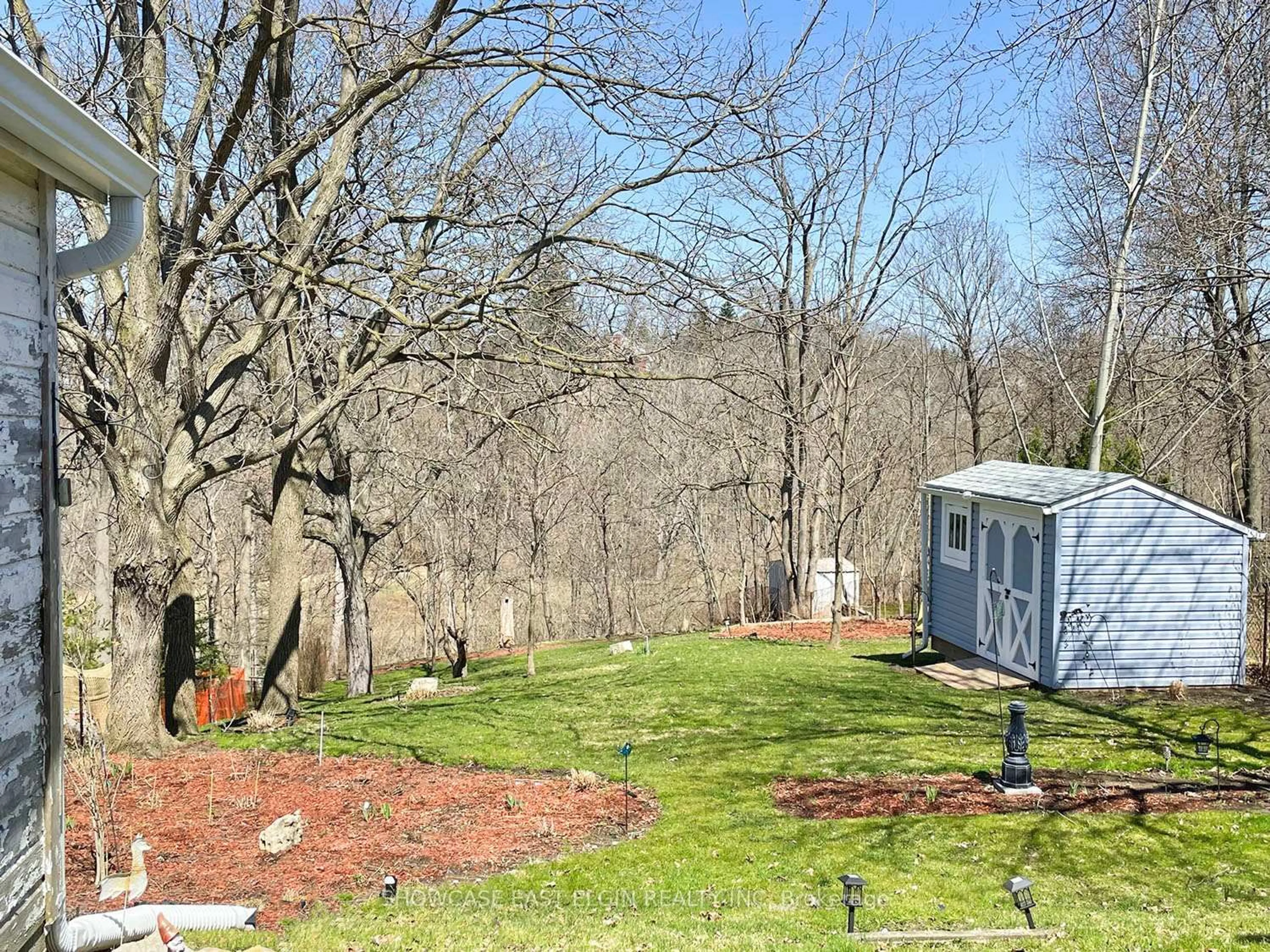 A pic from outside/outdoor area/front of a property/back of a property/a pic from drone, forest/trees view for 25 CHESTER St, St. Thomas Ontario N5R 1V1