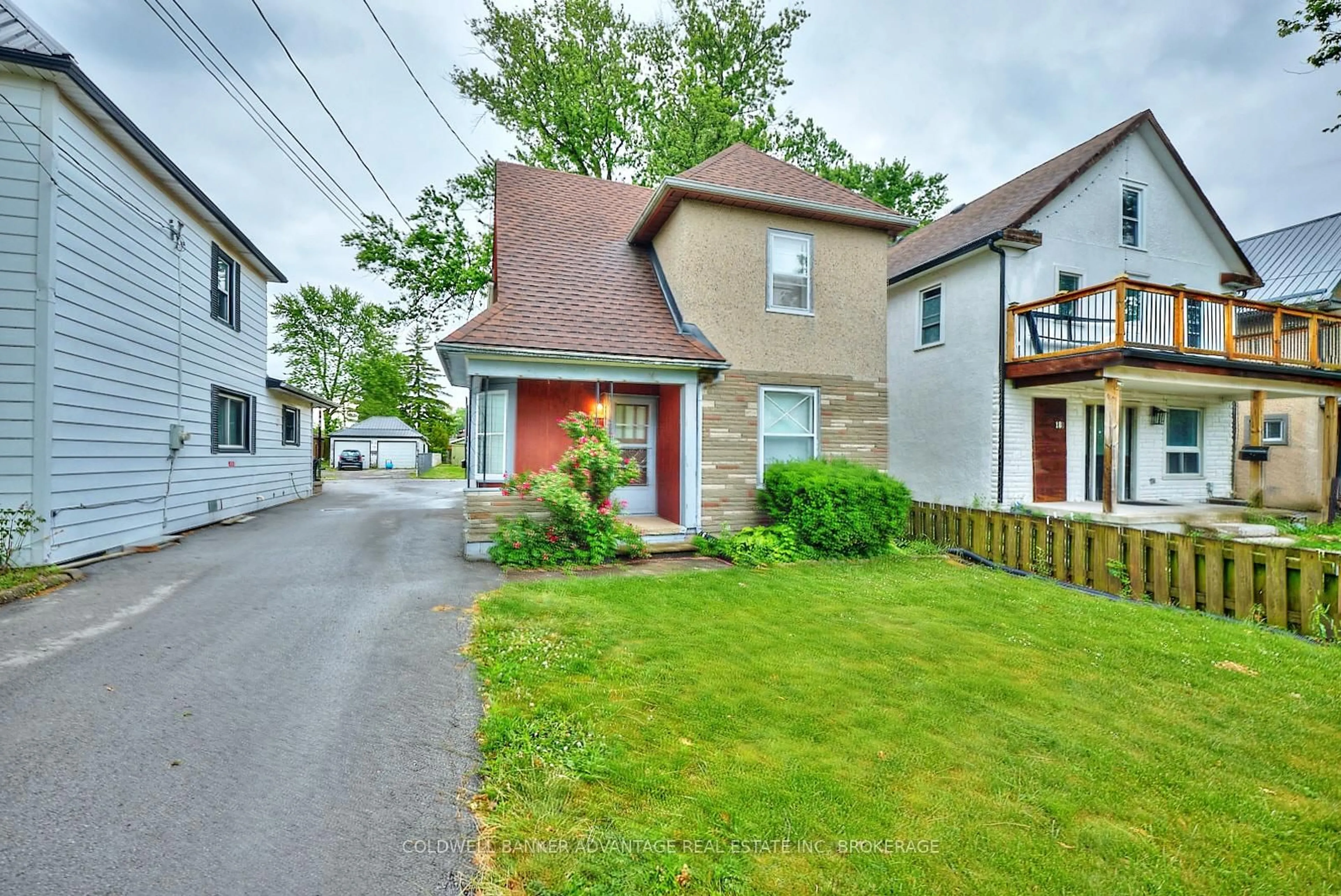 Unknown for 16 Empire St, Welland Ontario L3B 2L2