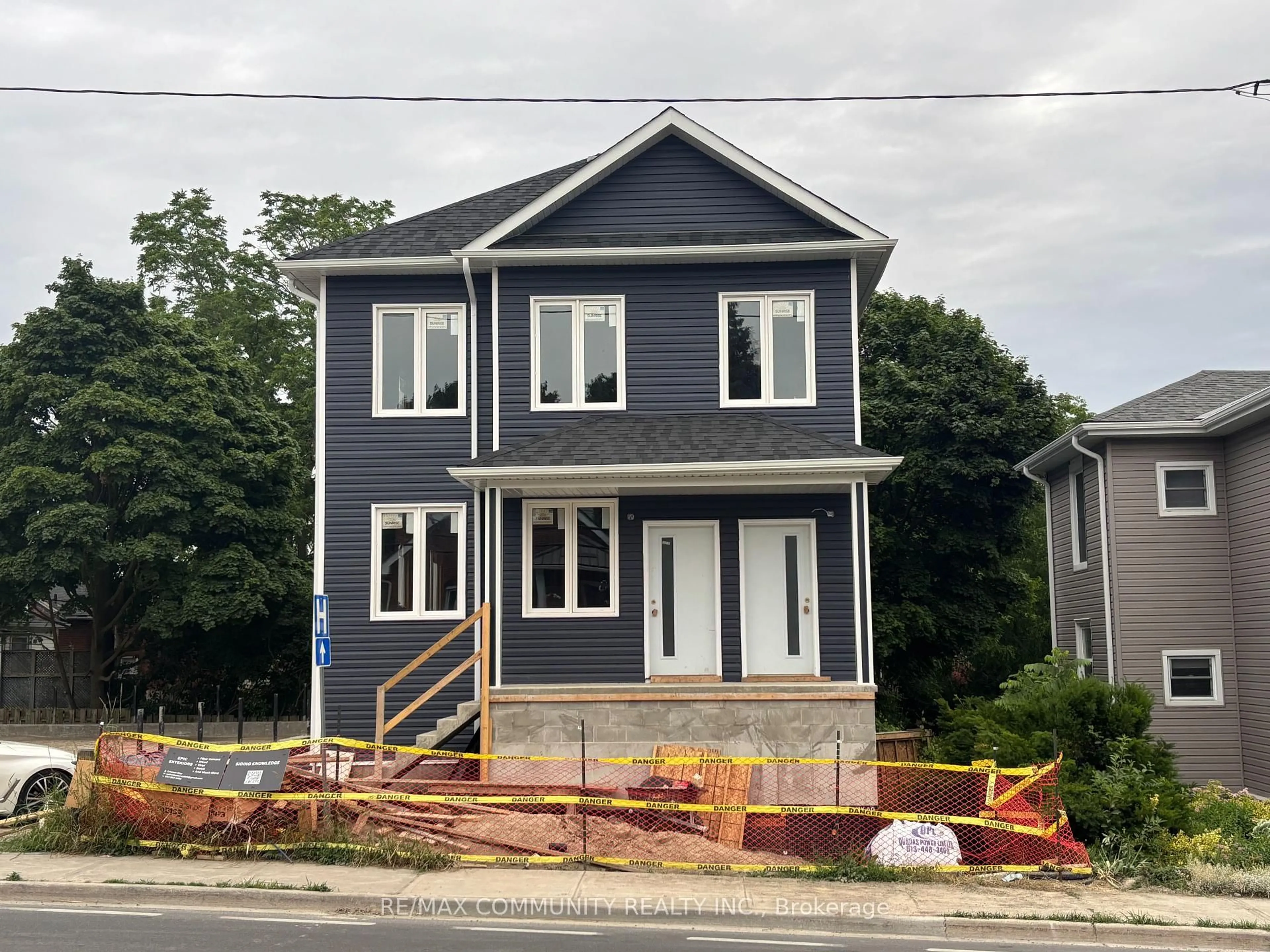 Home with vinyl exterior material, street for 0 Dufferin St, Quinte West Ontario K8V 3R3