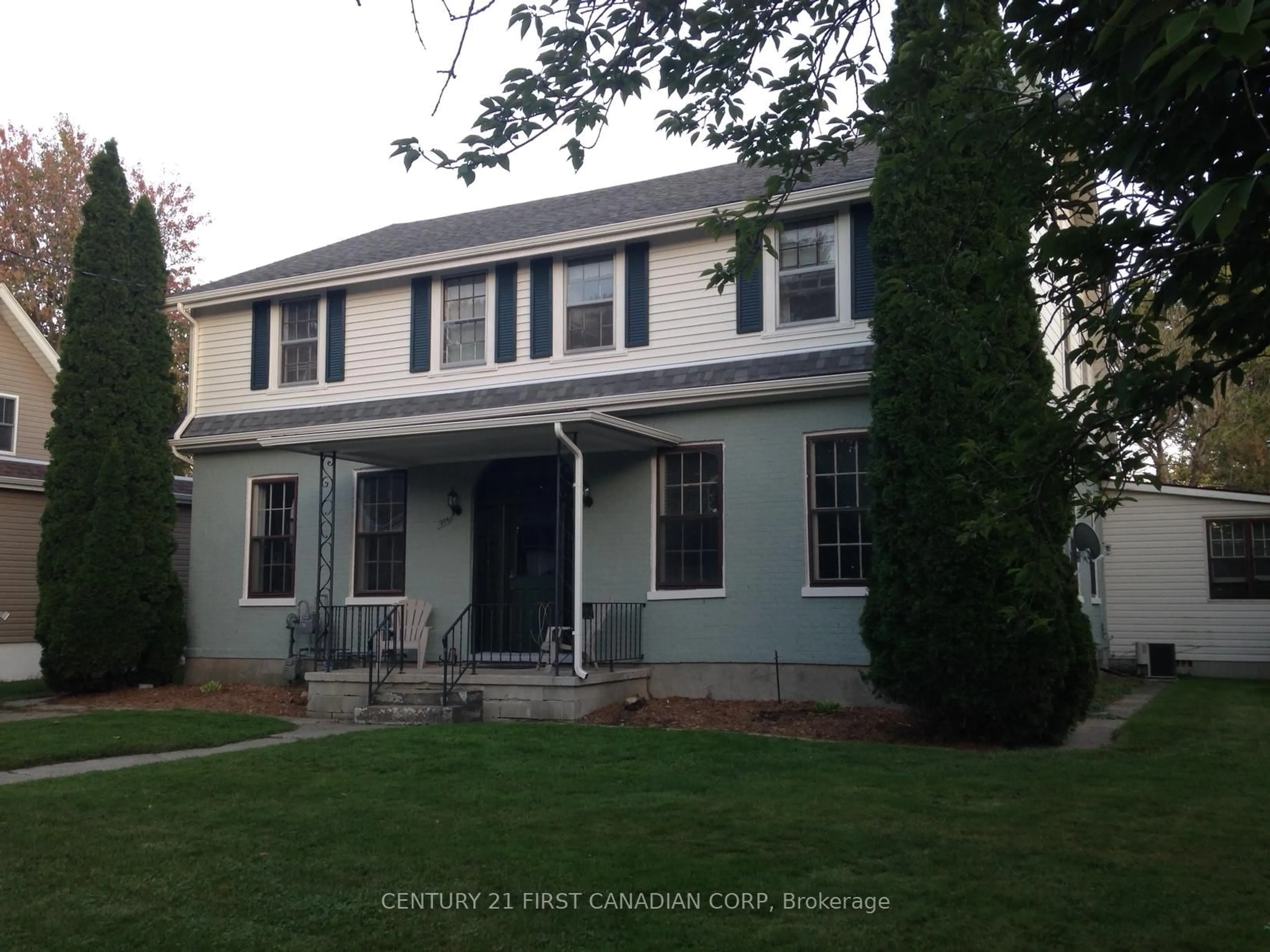 Home with vinyl exterior material, street for 204 Selkirk St, Chatham-Kent Ontario N7L 1Z4