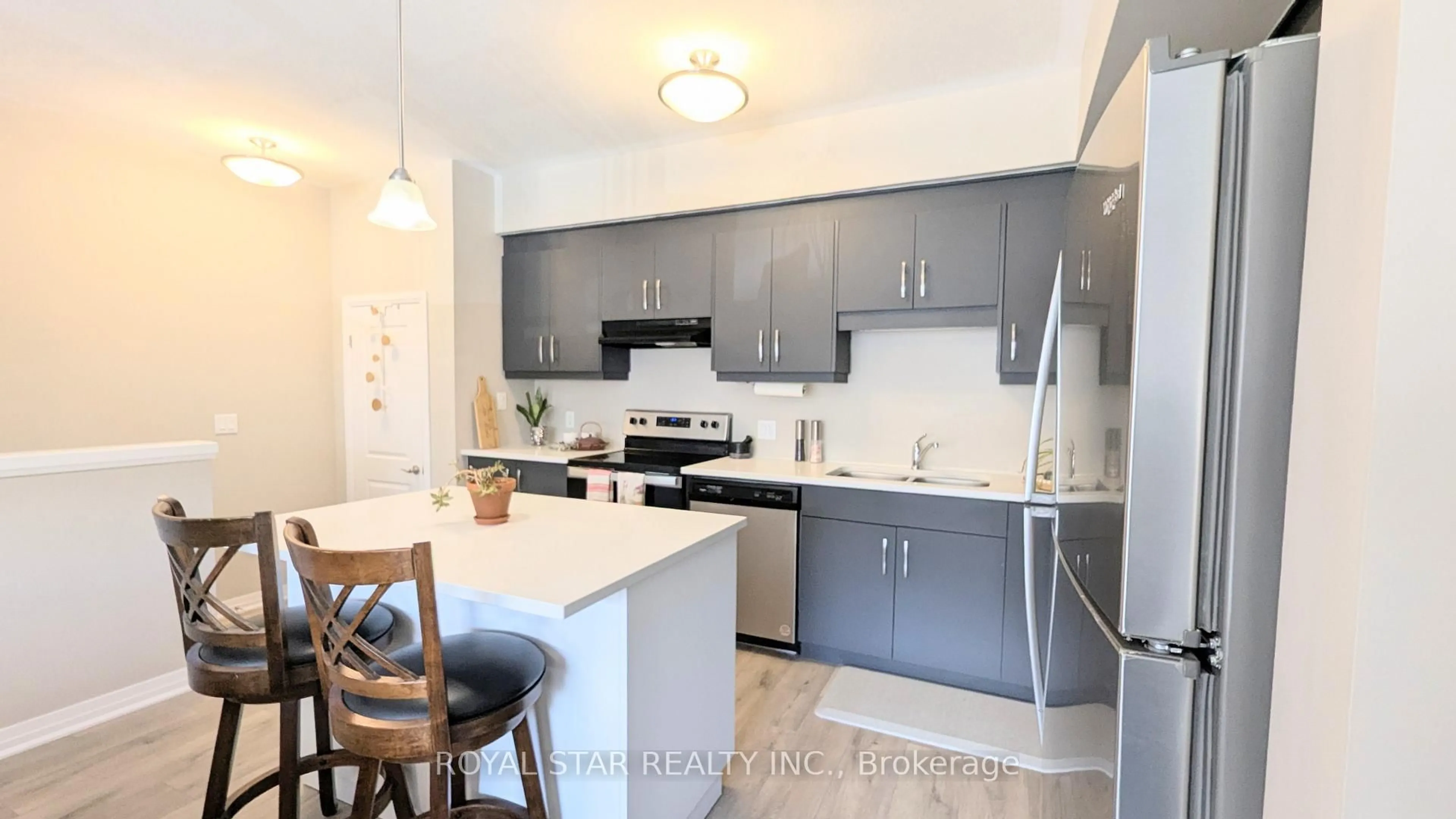 Open concept kitchen, unknown for 25 Isherwood Ave #87, Cambridge Ontario N1R 0E3