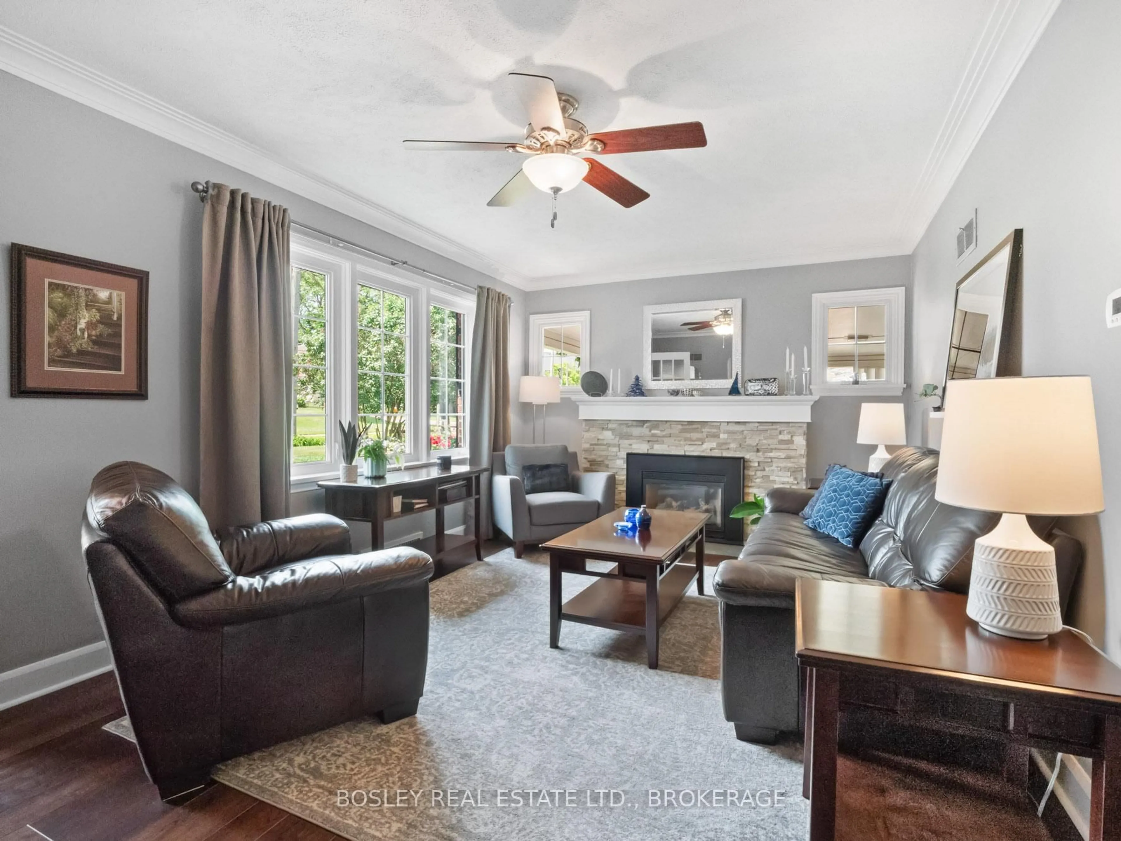Living room with furniture, unknown for 14 Vine St, Thorold Ontario L2V 1S7