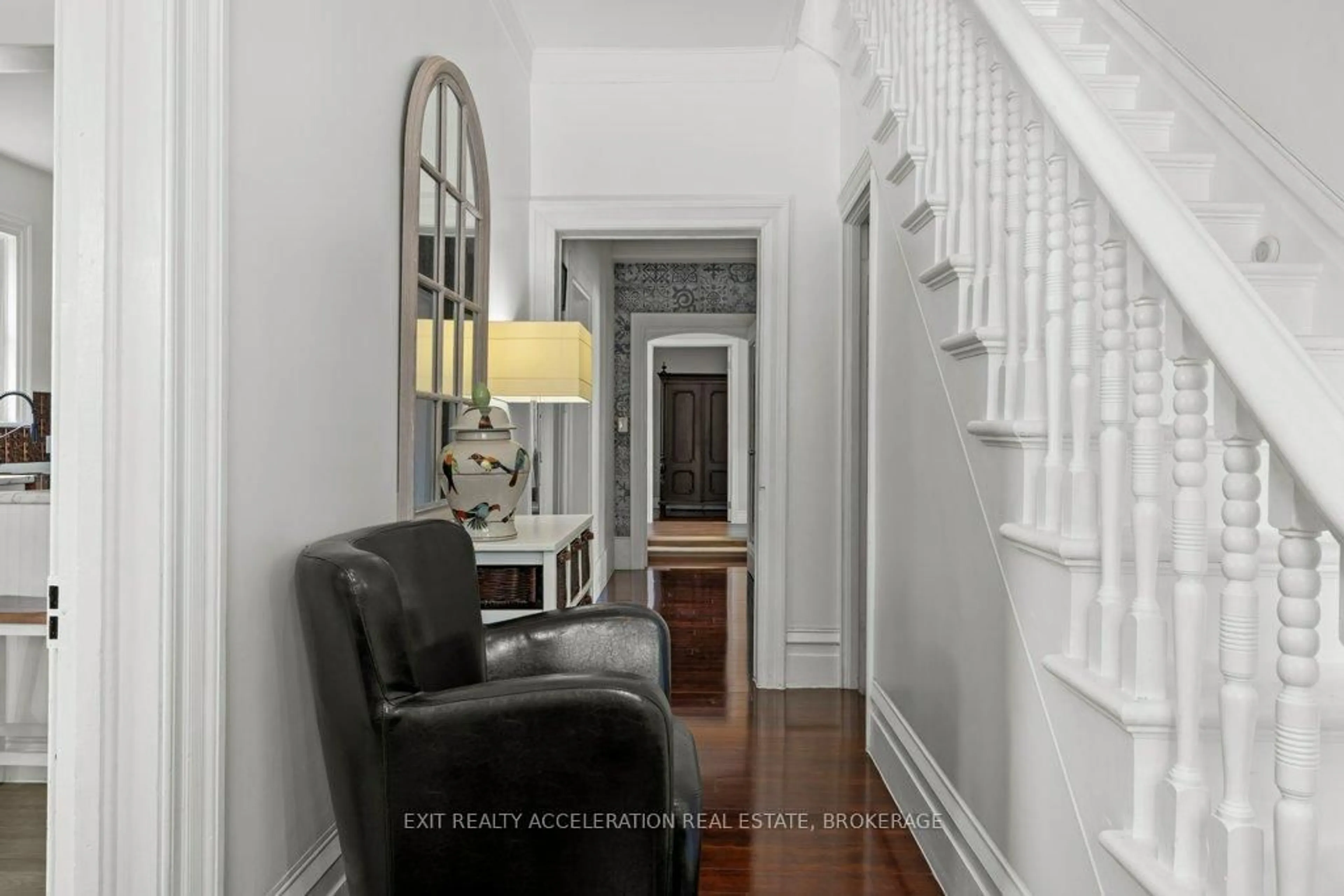Indoor entryway for 359 Thomas St, Deseronto Ontario K0K 1X0