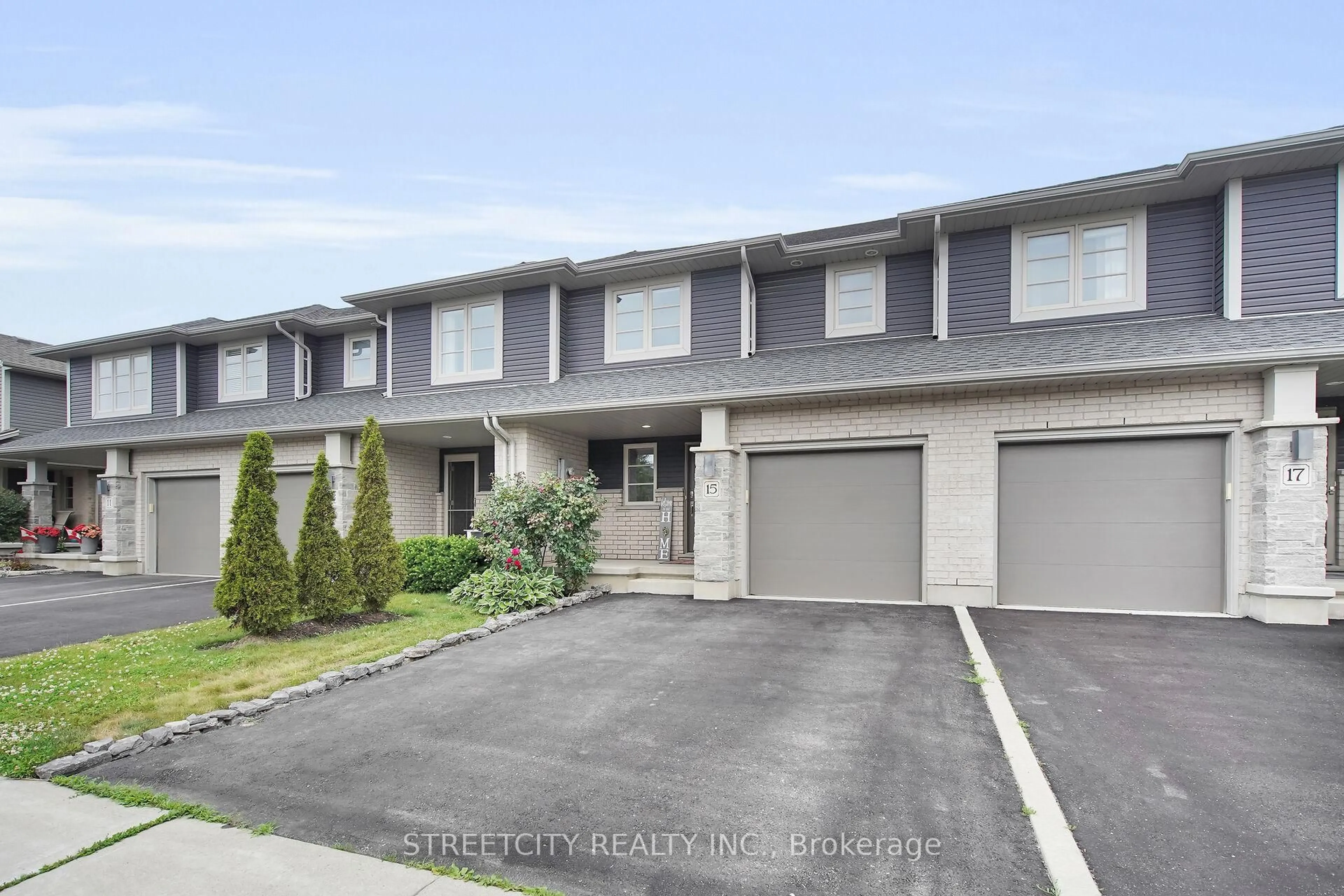 A pic from outside/outdoor area/front of a property/back of a property/a pic from drone, street for 15 EMPIRE PARKWAY St, St. Thomas Ontario N5R 0E9