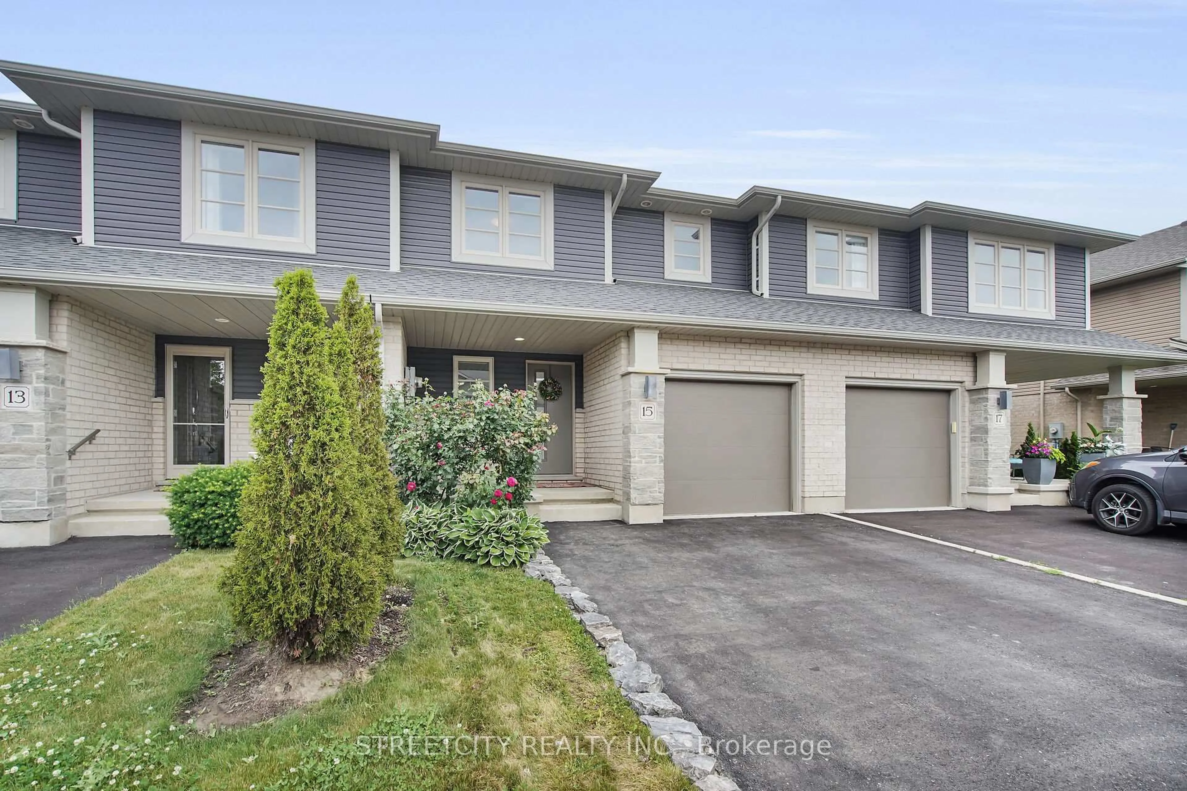 A pic from outside/outdoor area/front of a property/back of a property/a pic from drone, street for 15 EMPIRE PARKWAY St, St. Thomas Ontario N5R 0E9