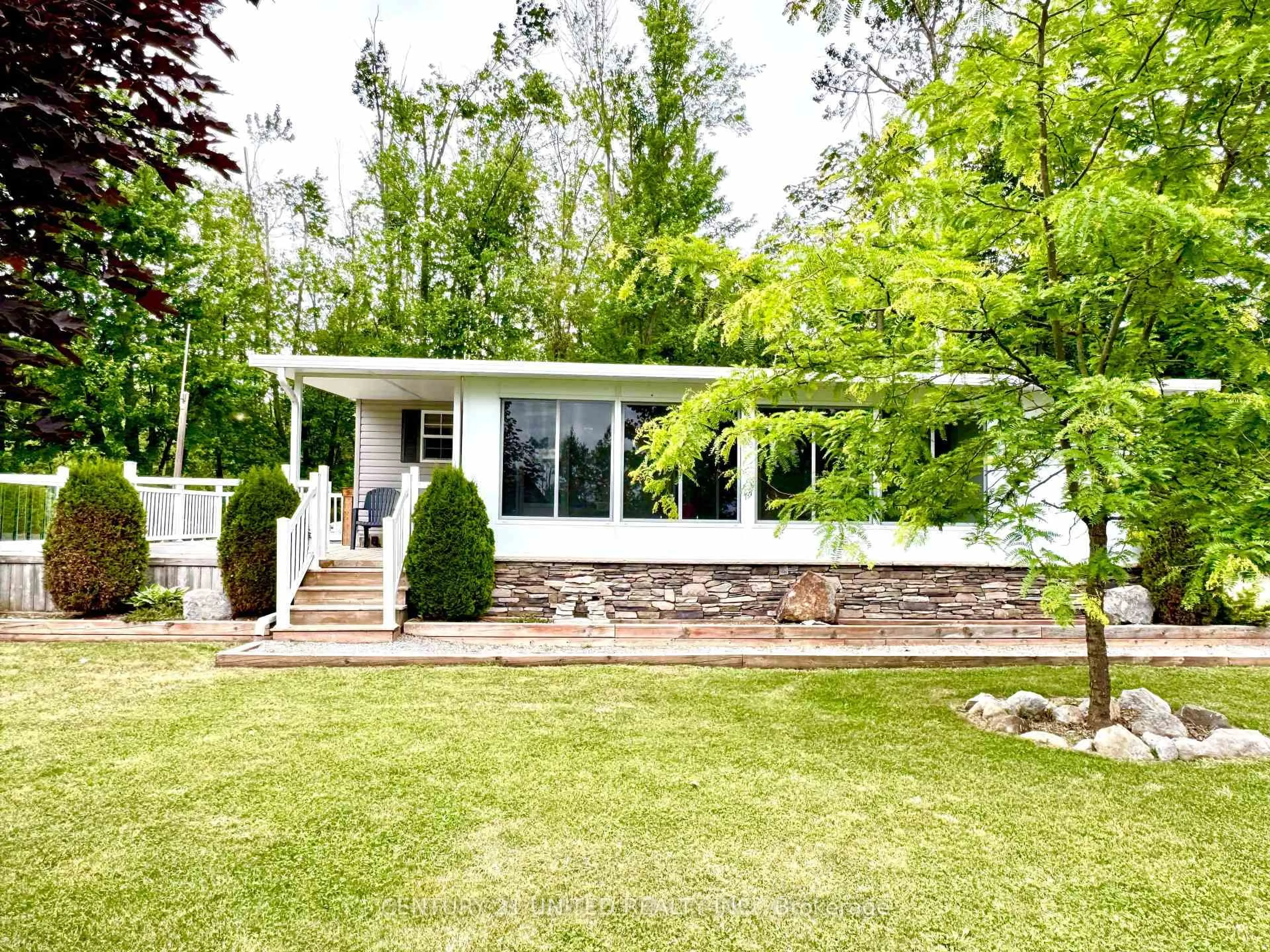 Home with vinyl exterior material, unknown for 88 Rollie's Bay Rd, Curve Lake First Nation 35 Ontario K0L 1R0