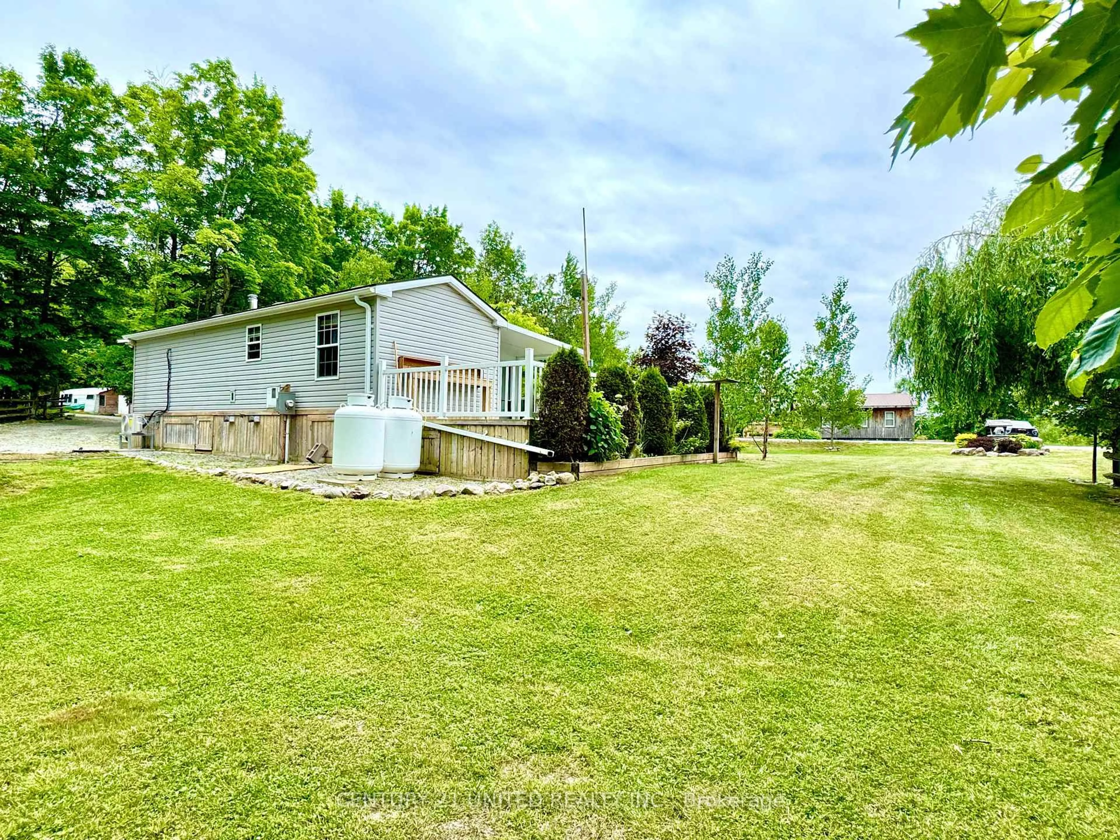 A pic from outside/outdoor area/front of a property/back of a property/a pic from drone, unknown for 88 Rollie's Bay Rd, Curve Lake First Nation 35 Ontario K0L 1R0