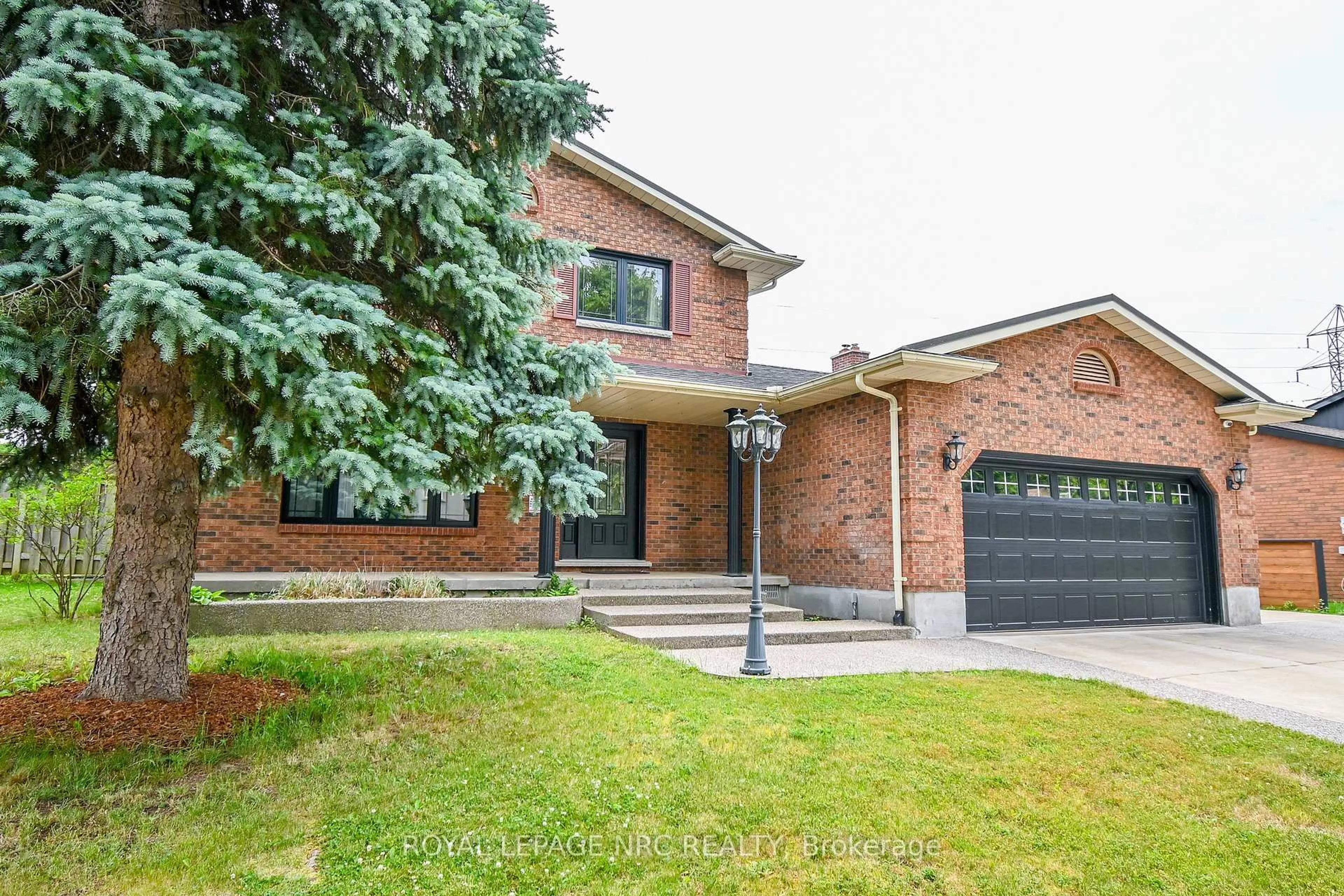 Home with brick exterior material, street for 7102 Burbank Cres, Niagara Falls Ontario L2J 4E7