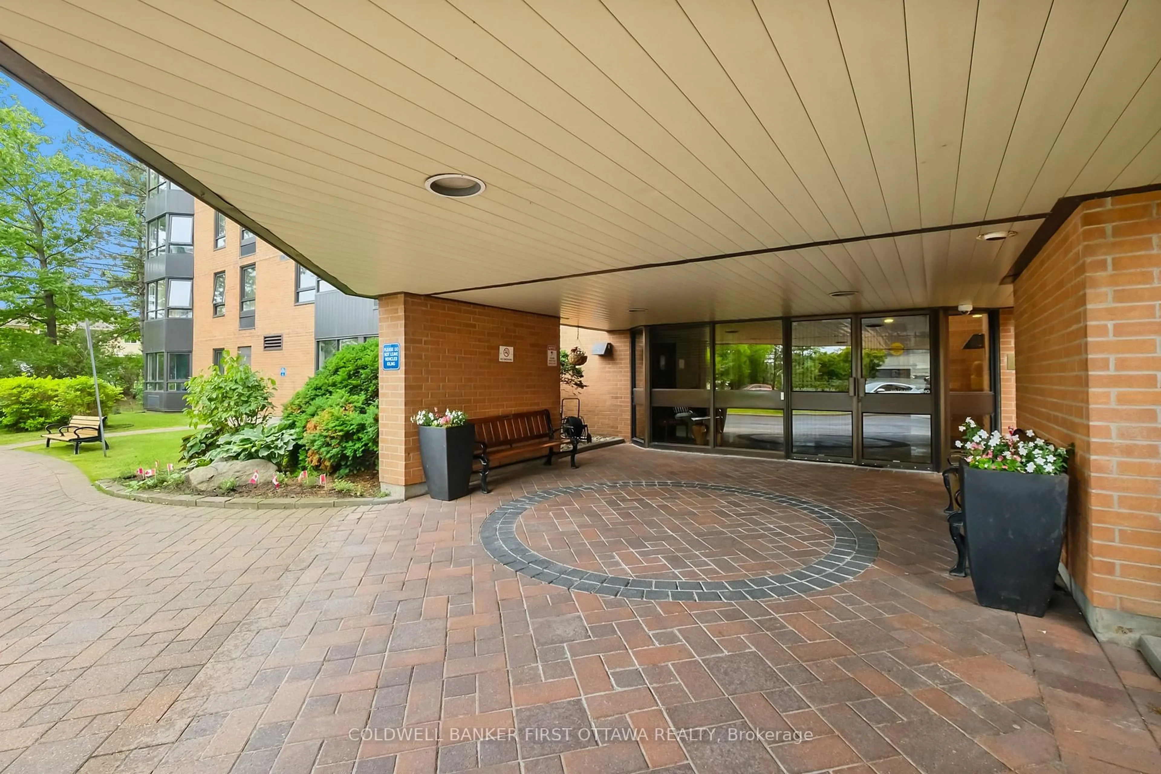 Unknown for 80 Sandcastle Dr #412, Ottawa Ontario K2H 9E7