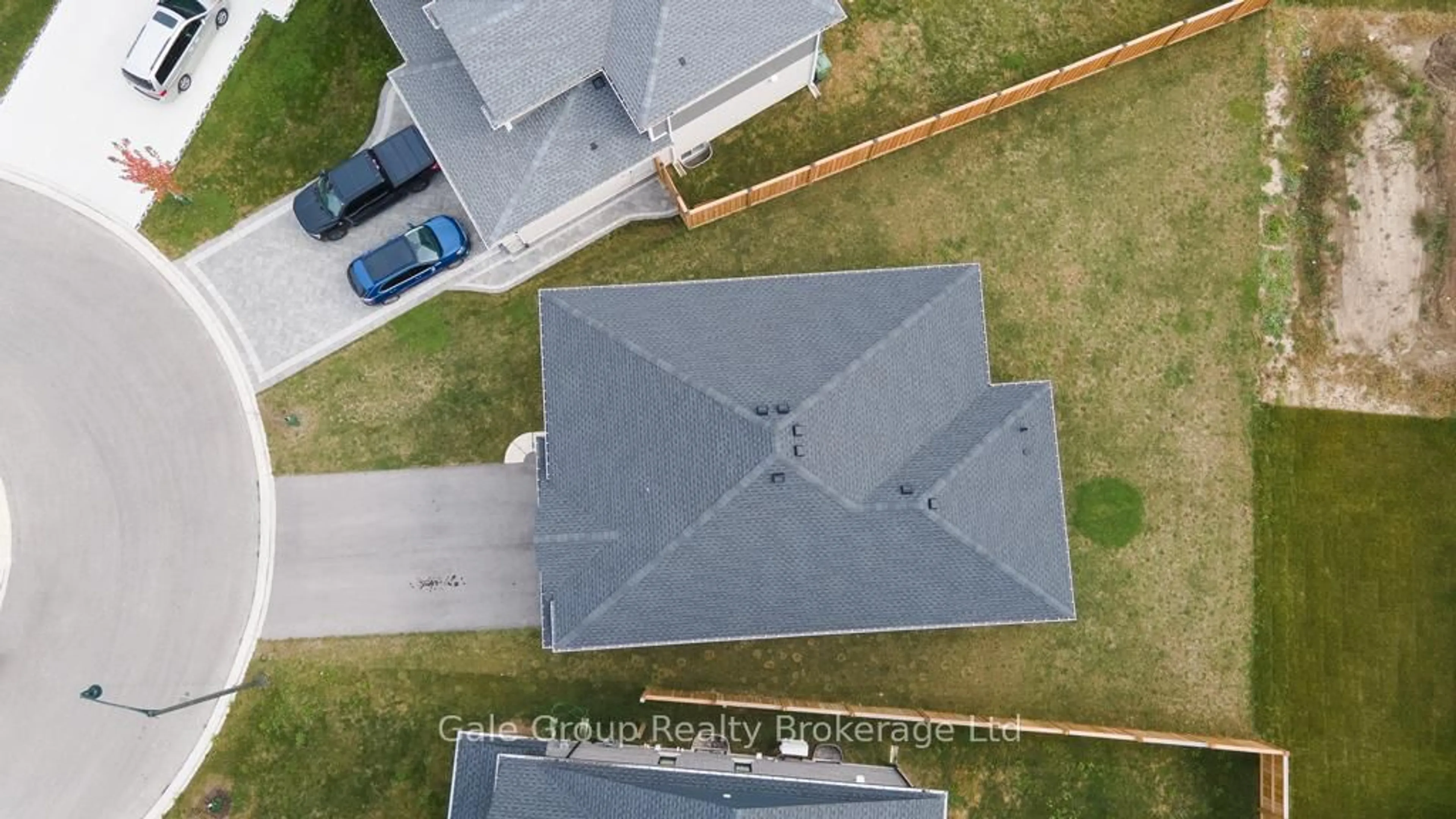 A pic from outside/outdoor area/front of a property/back of a property/a pic from drone, unknown for 9 Clover Circ, St. Thomas Ontario N5R 0J3
