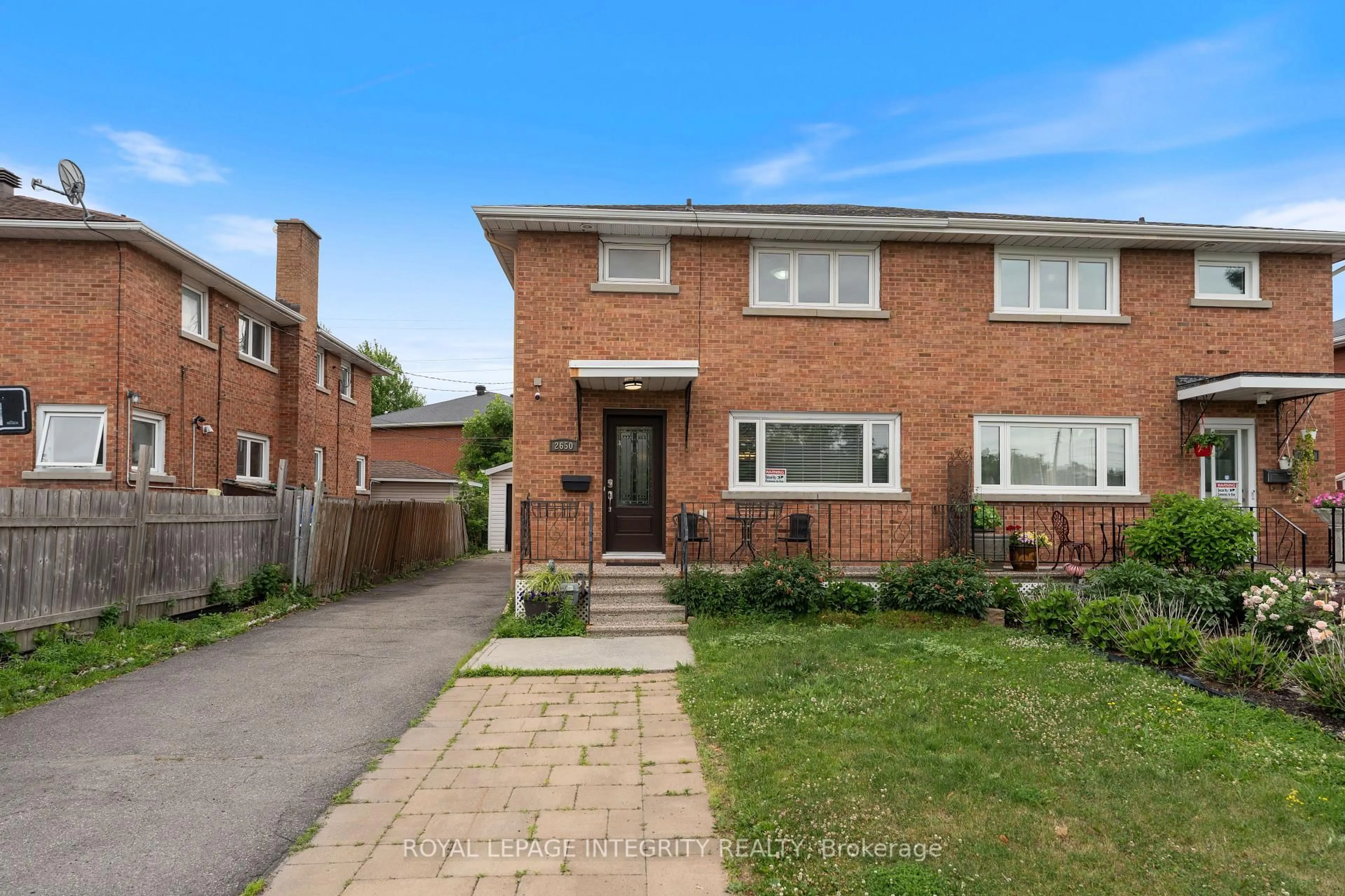 Home with brick exterior material, street for 2650 ALTA VISTA Dr, Ottawa Ontario K1V 7W6