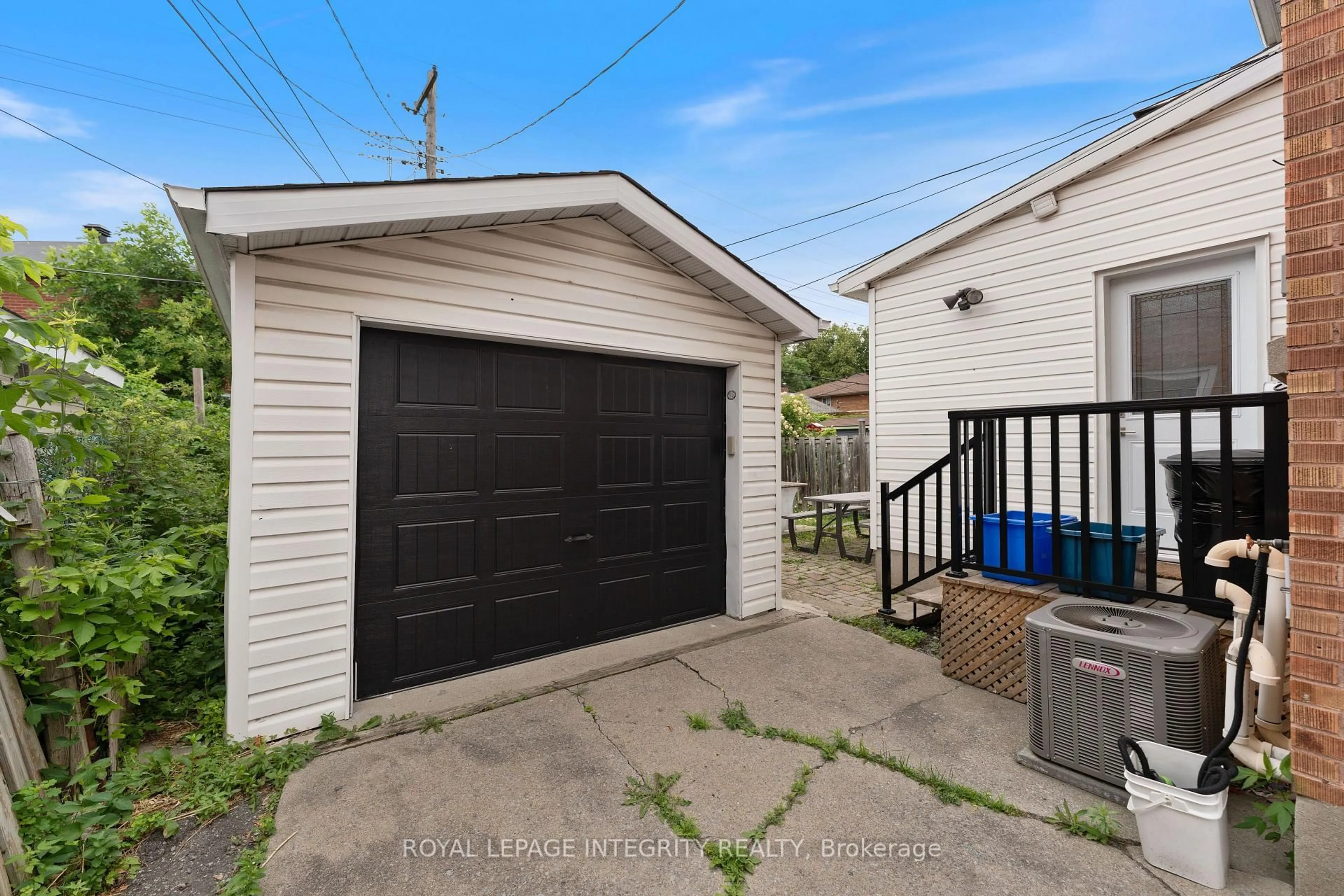 Indoor garage for 2650 ALTA VISTA Dr, Ottawa Ontario K1V 7W6