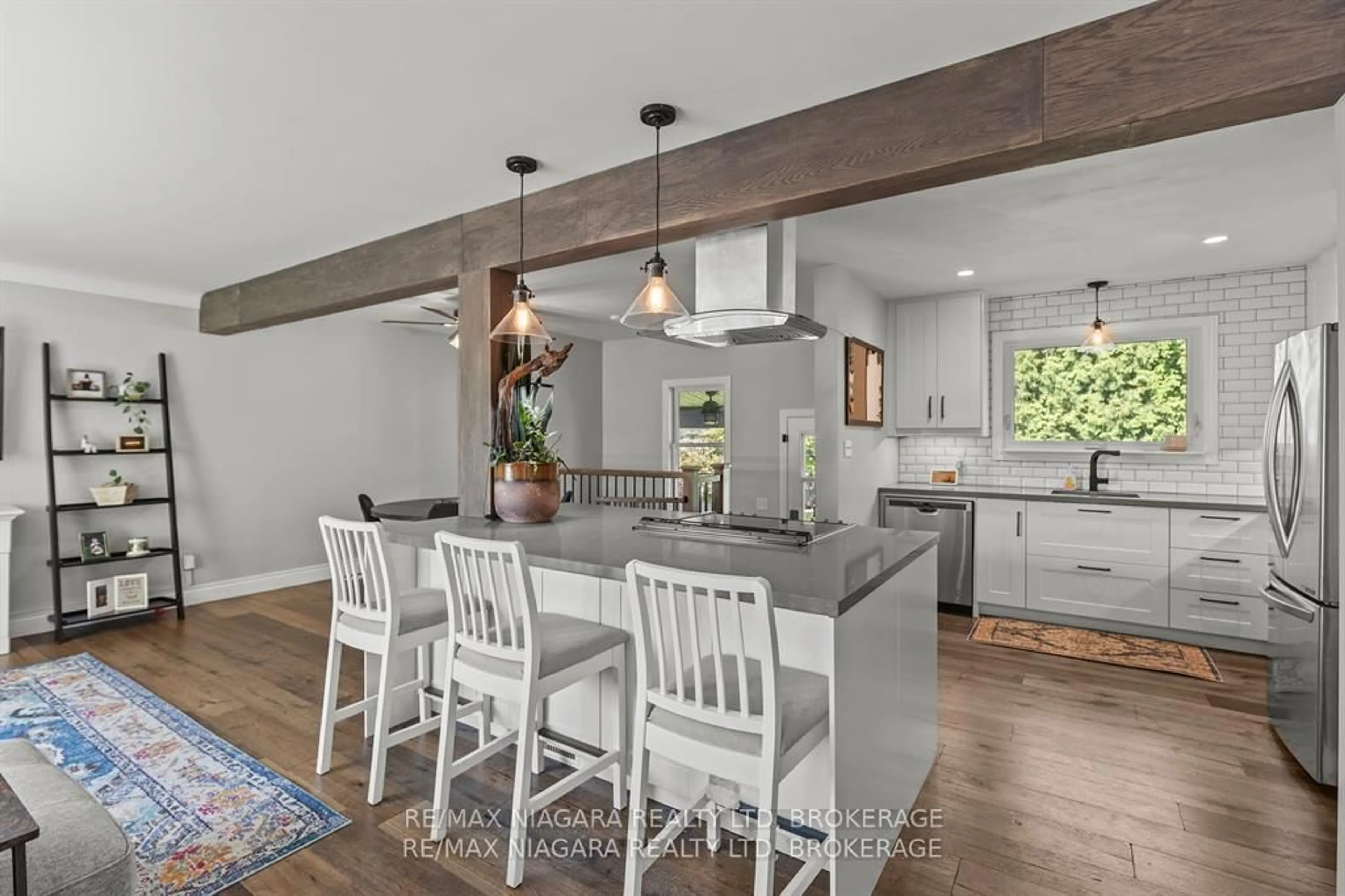 Open concept kitchen, unknown for 4917 Amelia Cres, Niagara Falls Ontario L2E 5C4