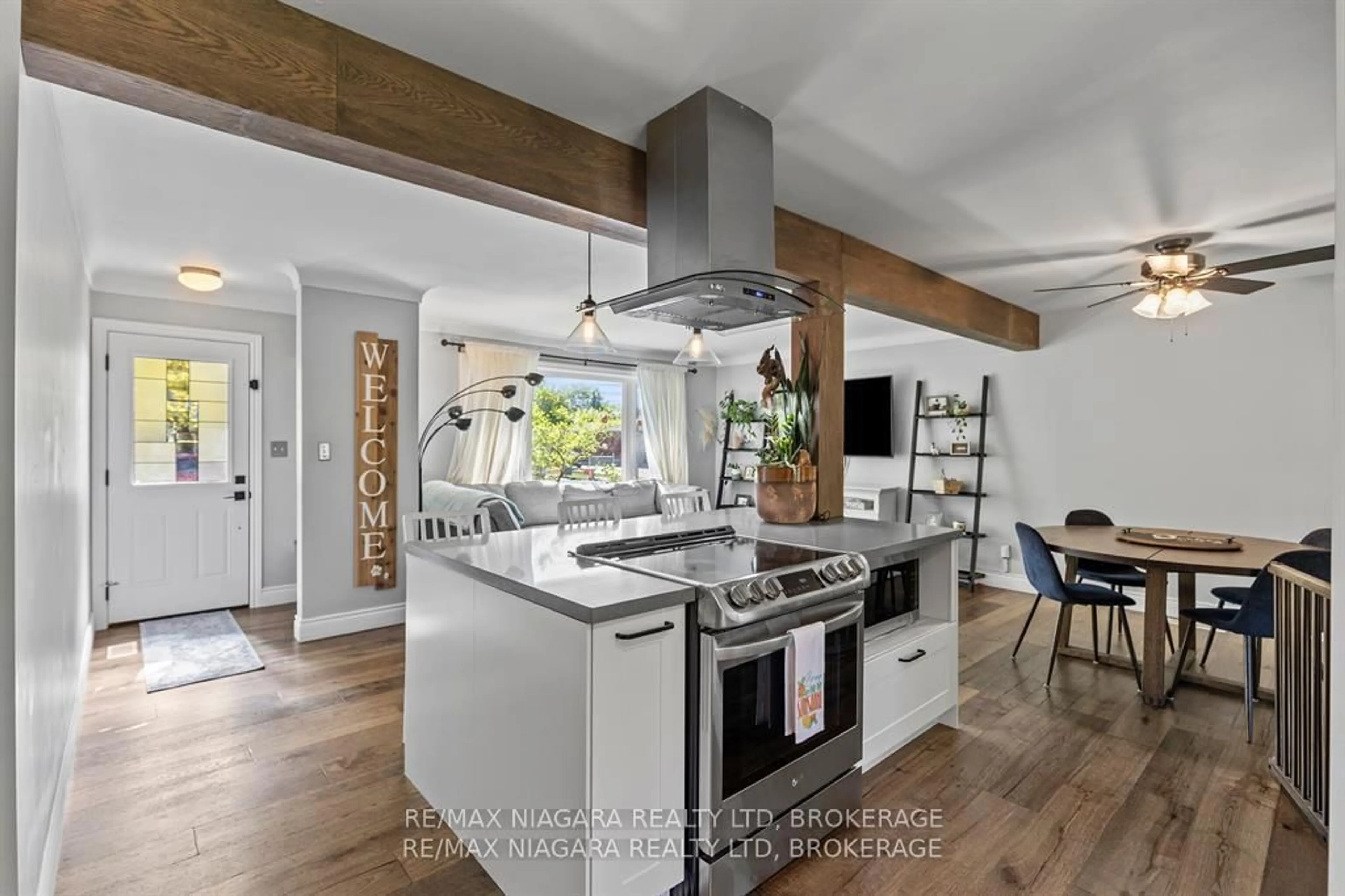 Open concept kitchen, unknown for 4917 Amelia Cres, Niagara Falls Ontario L2E 5C4