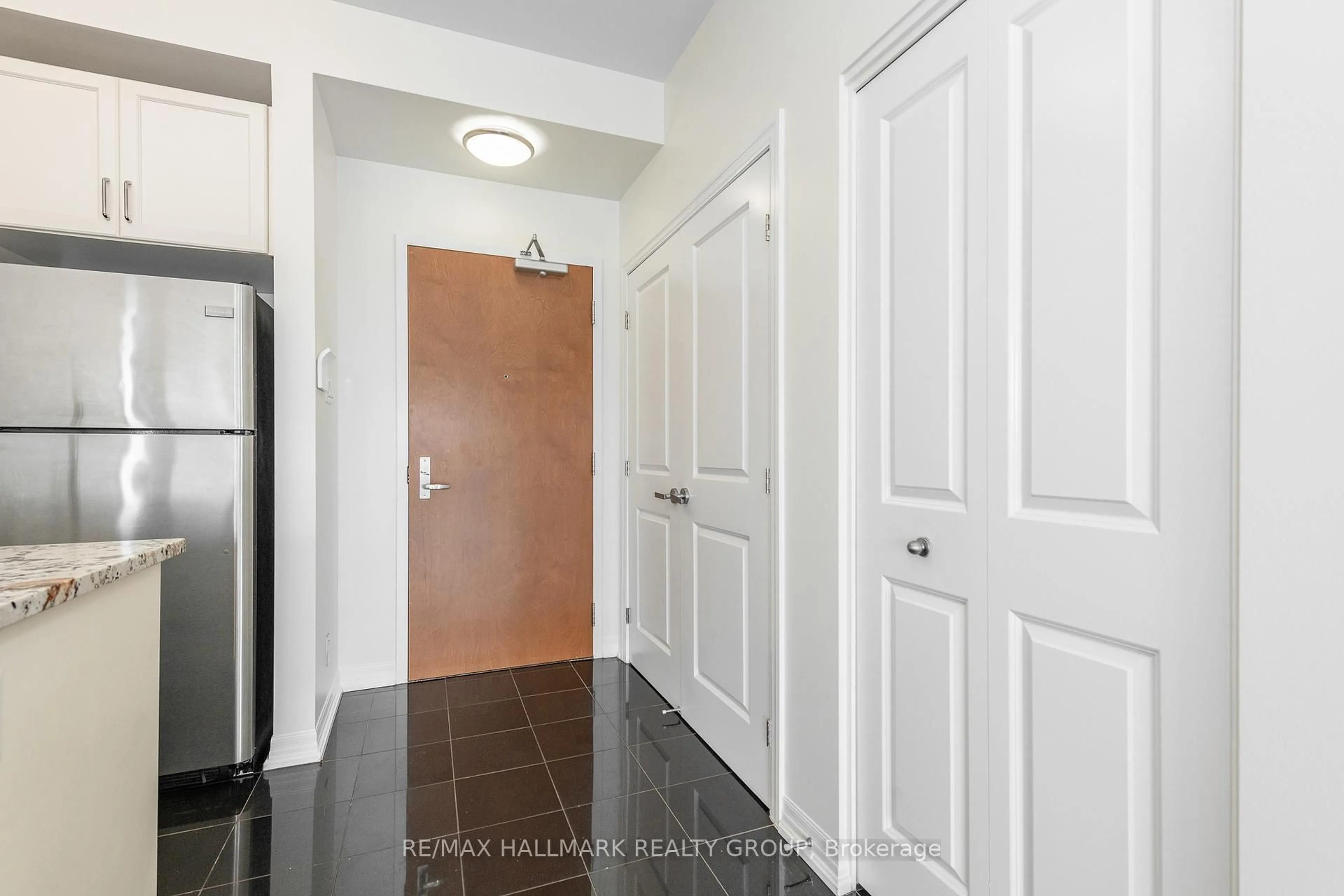 Indoor entryway for 242 Rideau St #PH1-2702, Ottawa Ontario K1N 0B7