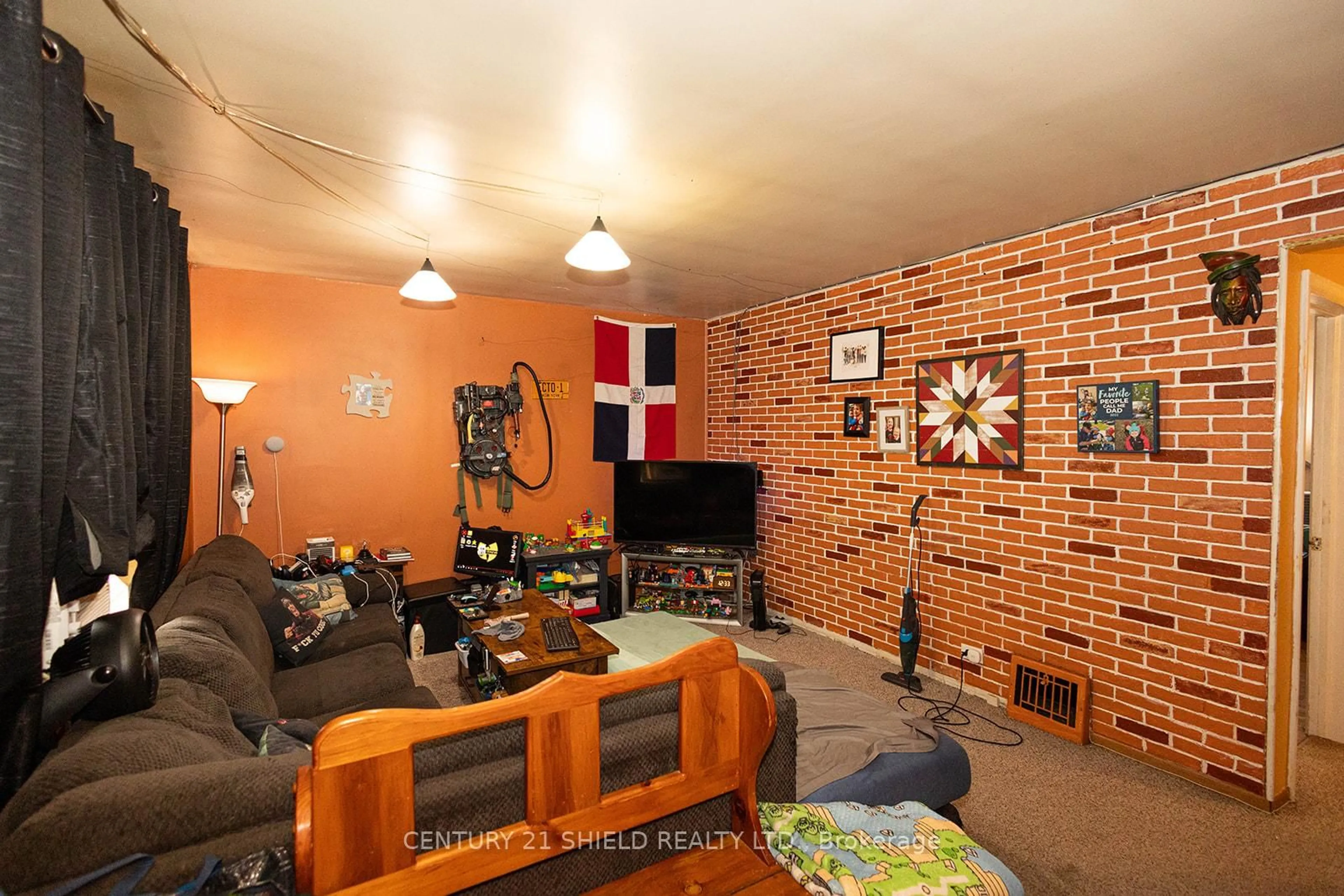 Unknown for 1003 Leonard Ave, Cornwall Ontario K6J 1M1