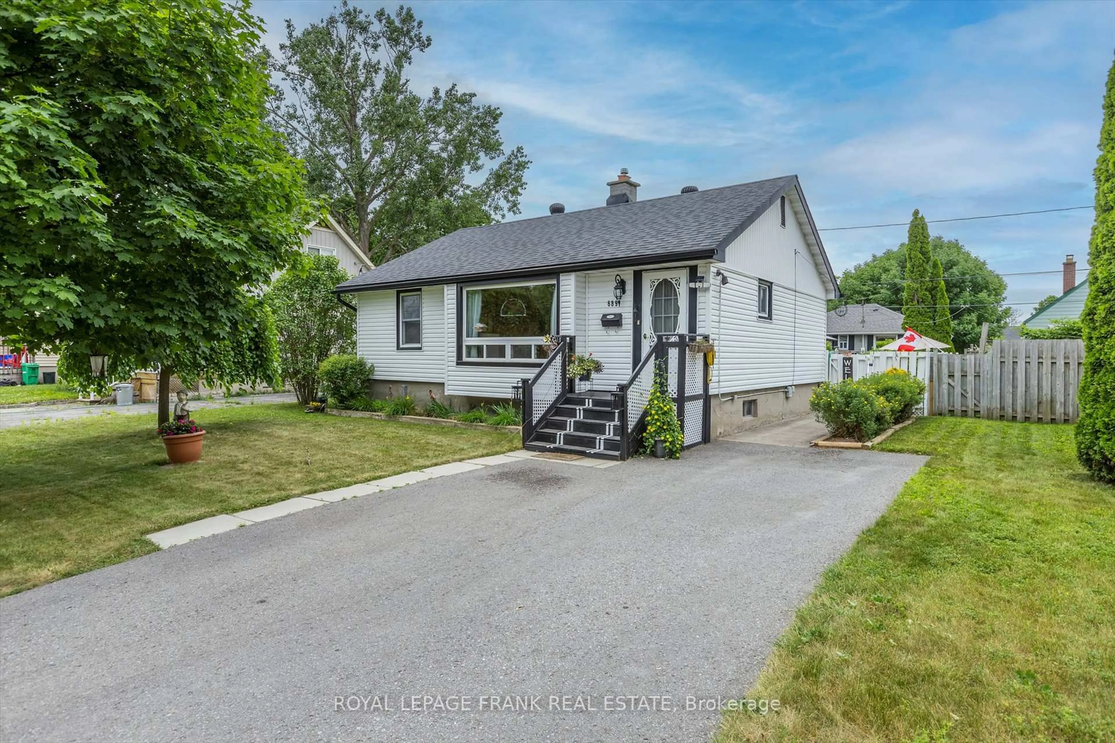 A pic from outside/outdoor area/front of a property/back of a property/a pic from drone, street for 689 Hawley St, Peterborough South Ontario K9J 4C7