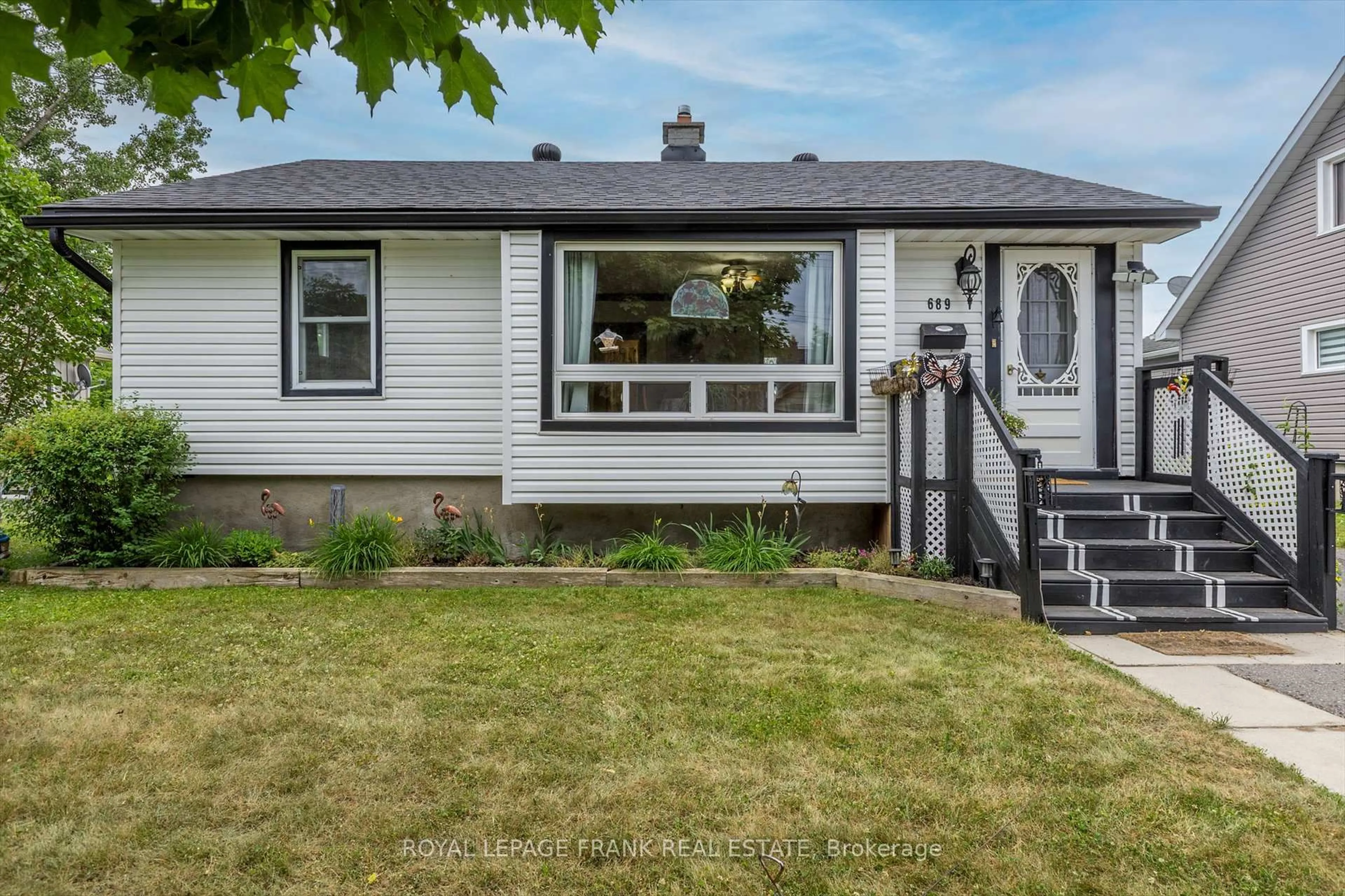 Home with vinyl exterior material, street for 689 Hawley St, Peterborough South Ontario K9J 4C7