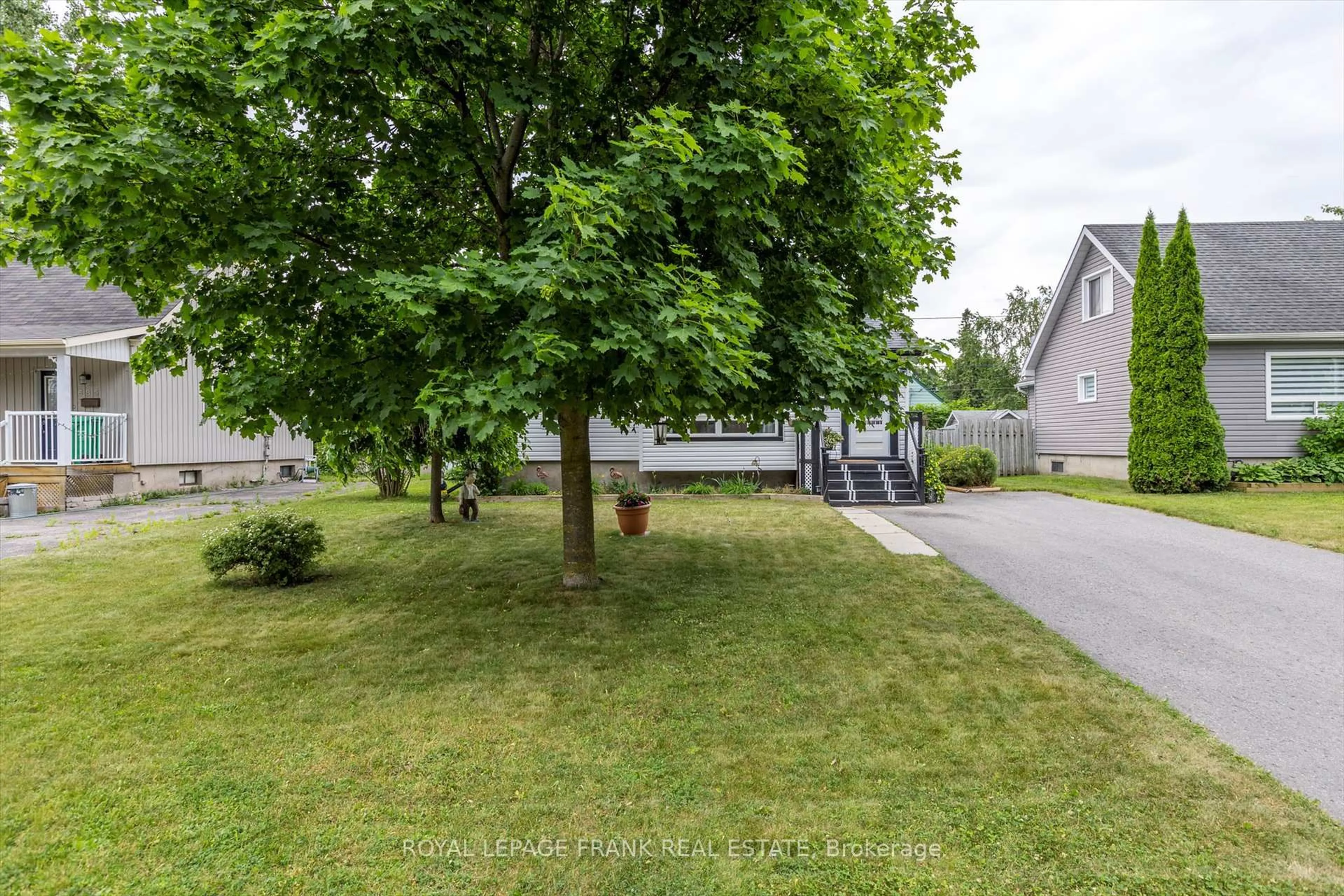 A pic from outside/outdoor area/front of a property/back of a property/a pic from drone, street for 689 Hawley St, Peterborough South Ontario K9J 4C7