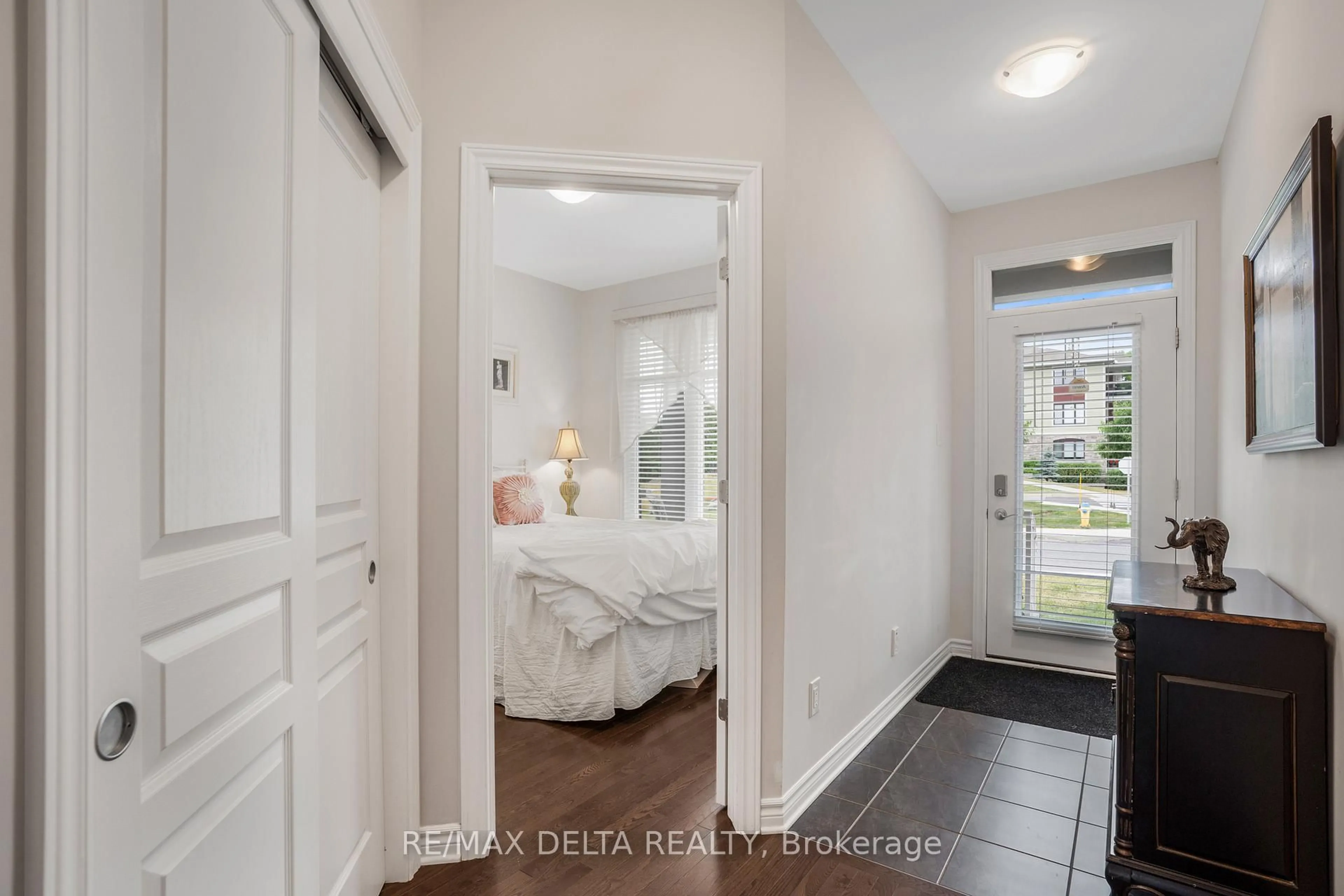 Indoor entryway for 701 Du Rivage St, Clarence-Rockland Ontario K4K 0K1