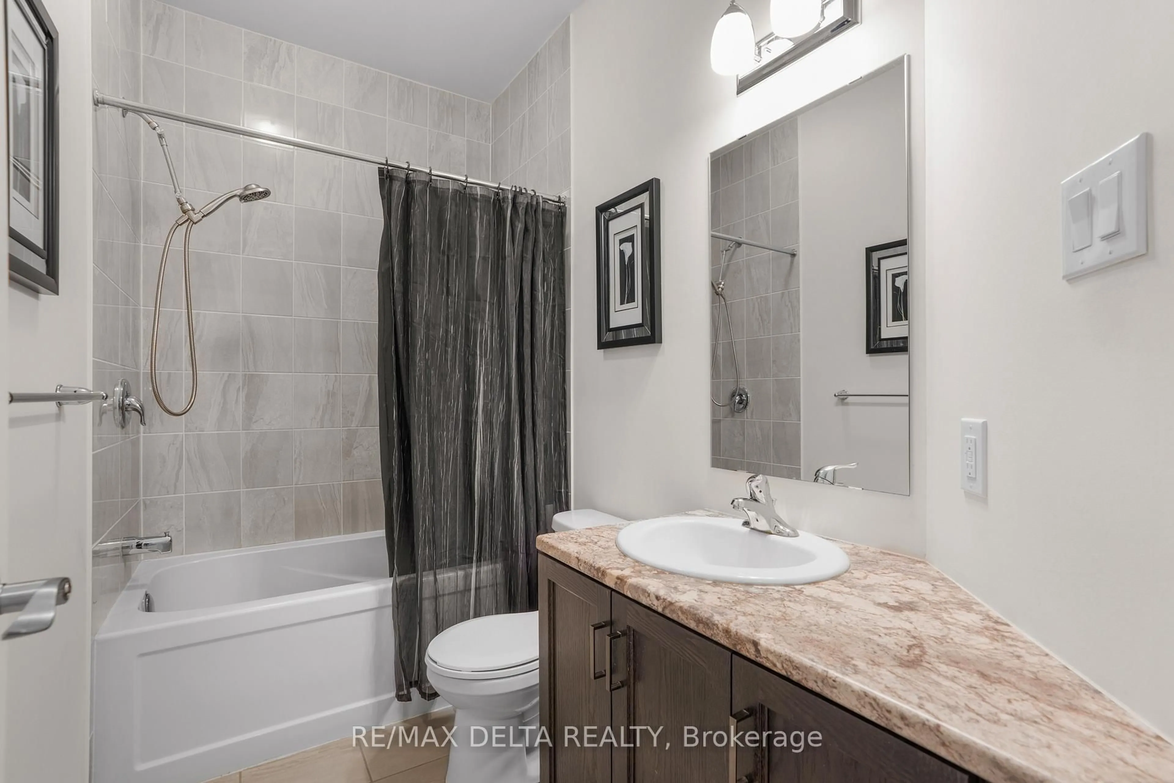 Standard bathroom, ceramic/tile floor for 701 Du Rivage St, Clarence-Rockland Ontario K4K 0K1