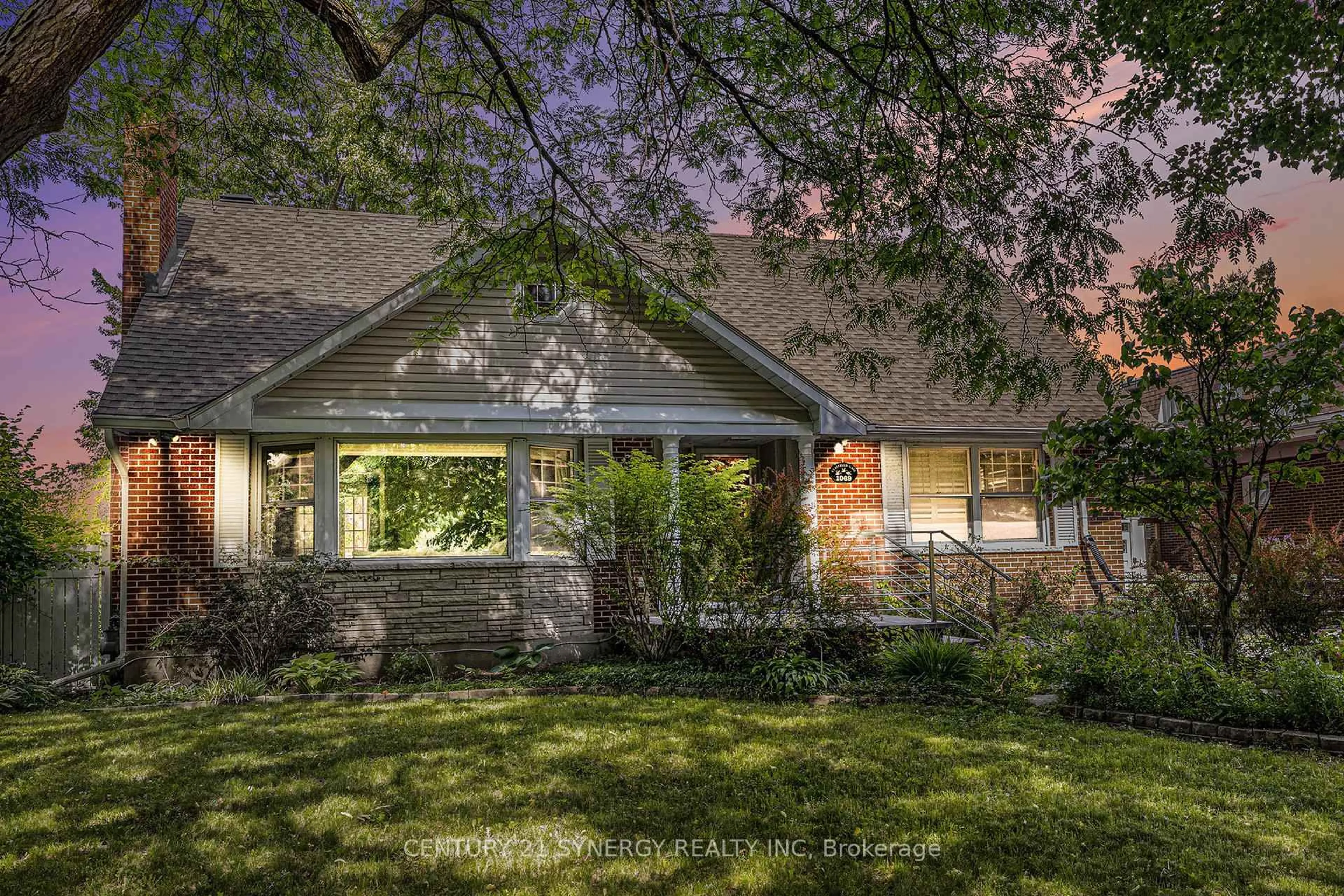 Home with brick exterior material, street for 1069 Arnot Rd, Ottawa Ontario K2C 0H5