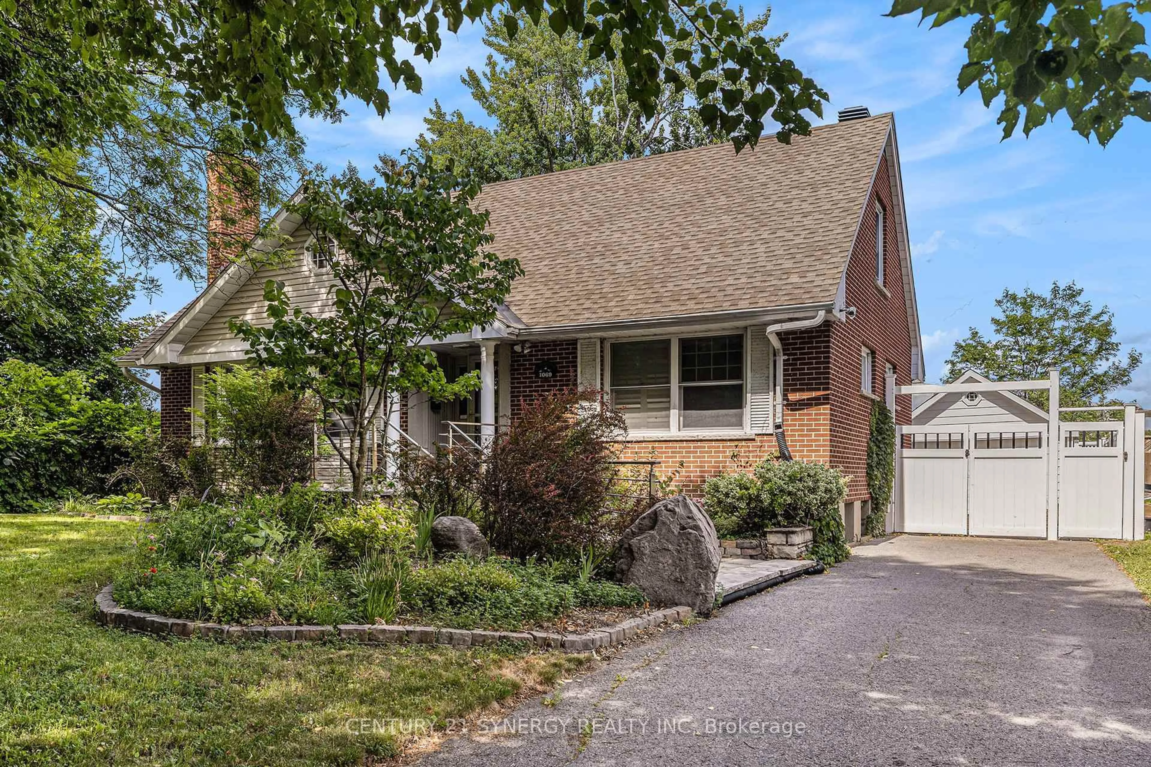 Home with brick exterior material, street for 1069 Arnot Rd, Ottawa Ontario K2C 0H5