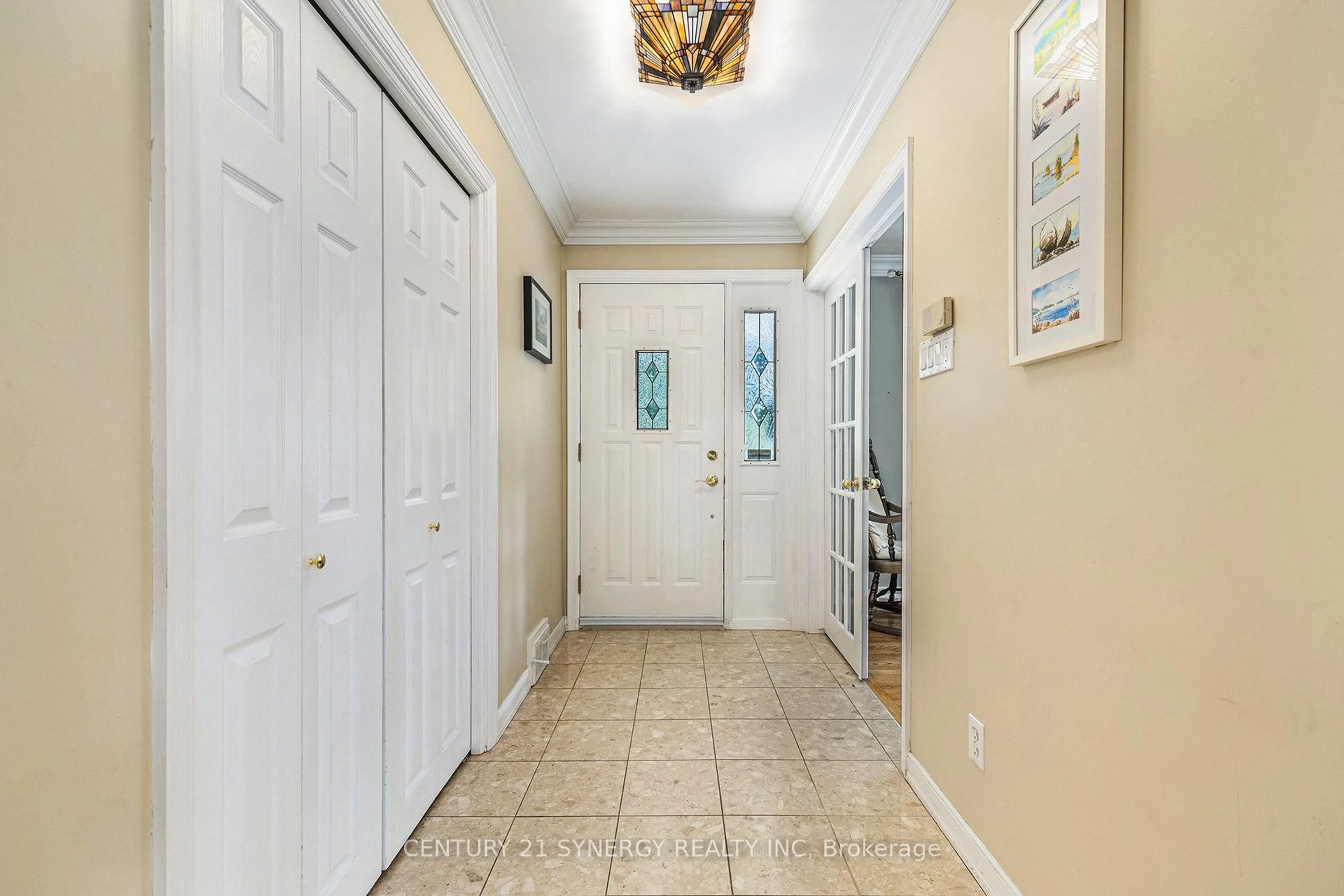 Indoor entryway for 1069 Arnot Rd, Ottawa Ontario K2C 0H5
