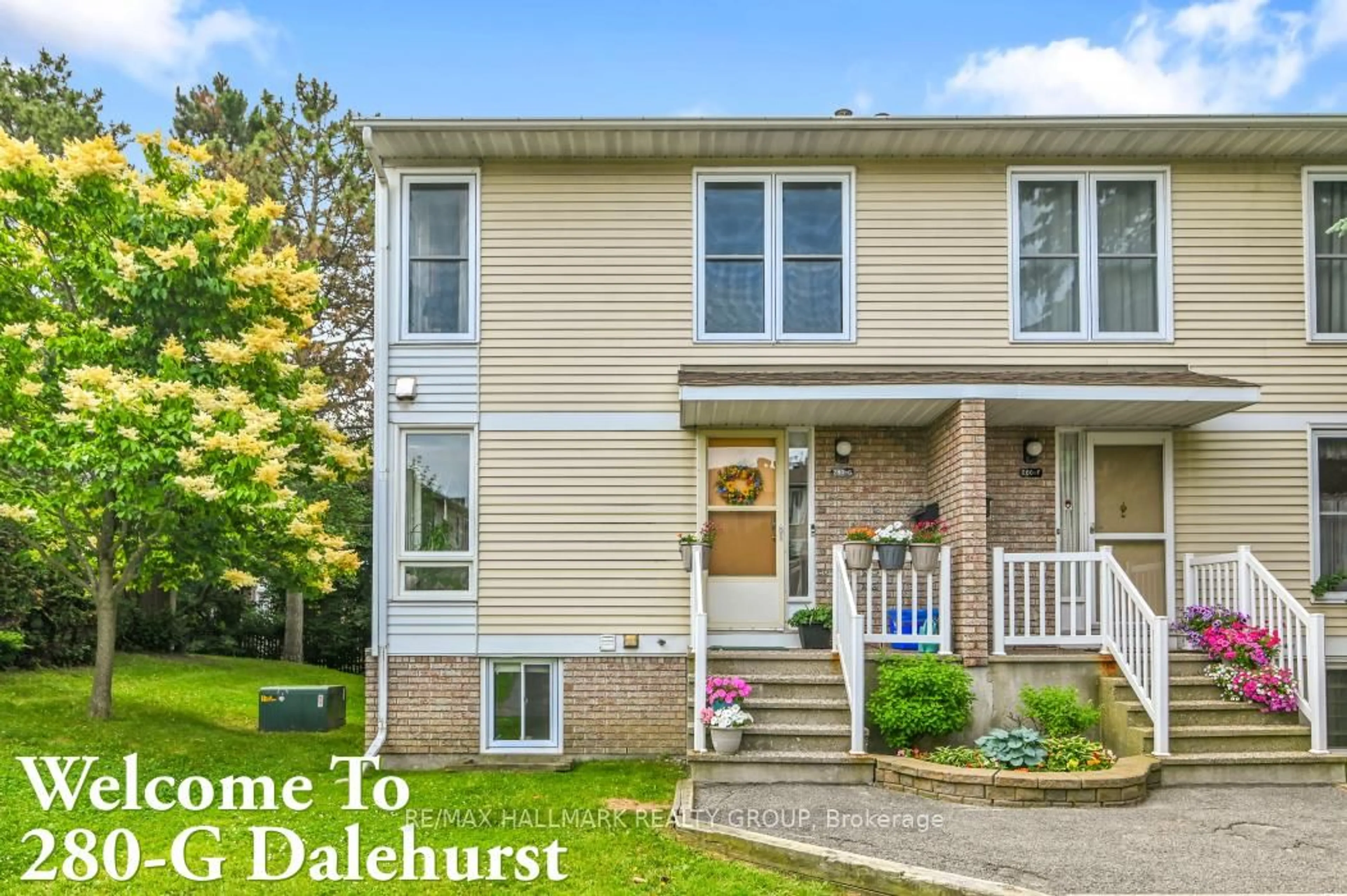 Home with vinyl exterior material, street for 280 Dalehurst Dr #G, Ottawa Ontario K2G 4J5