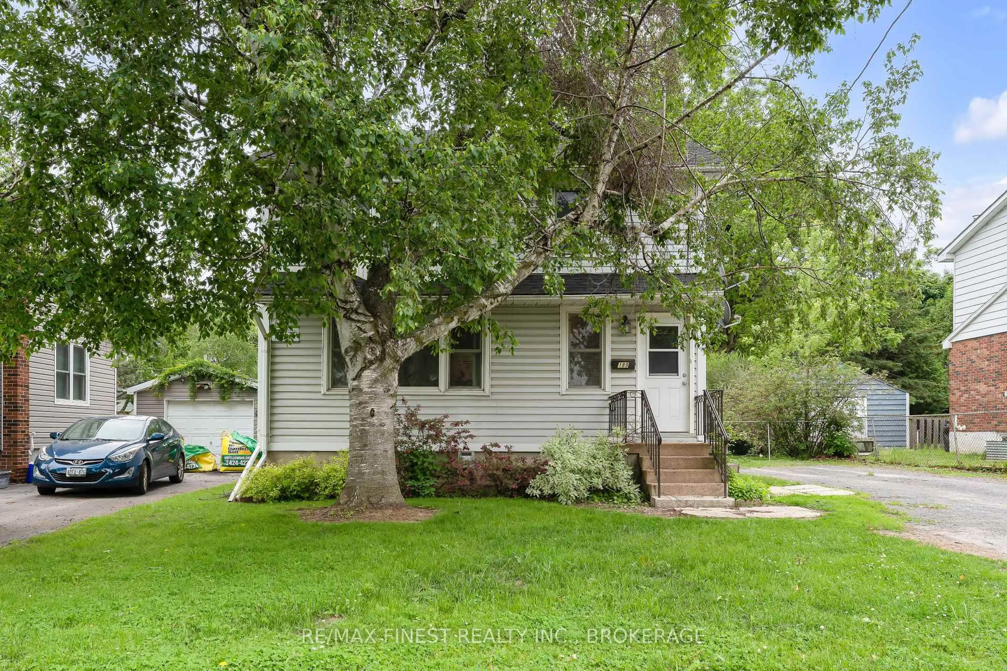 Home with vinyl exterior material, street for 189 Hawthorne Ave, Kingston Ontario K7M 1Z3