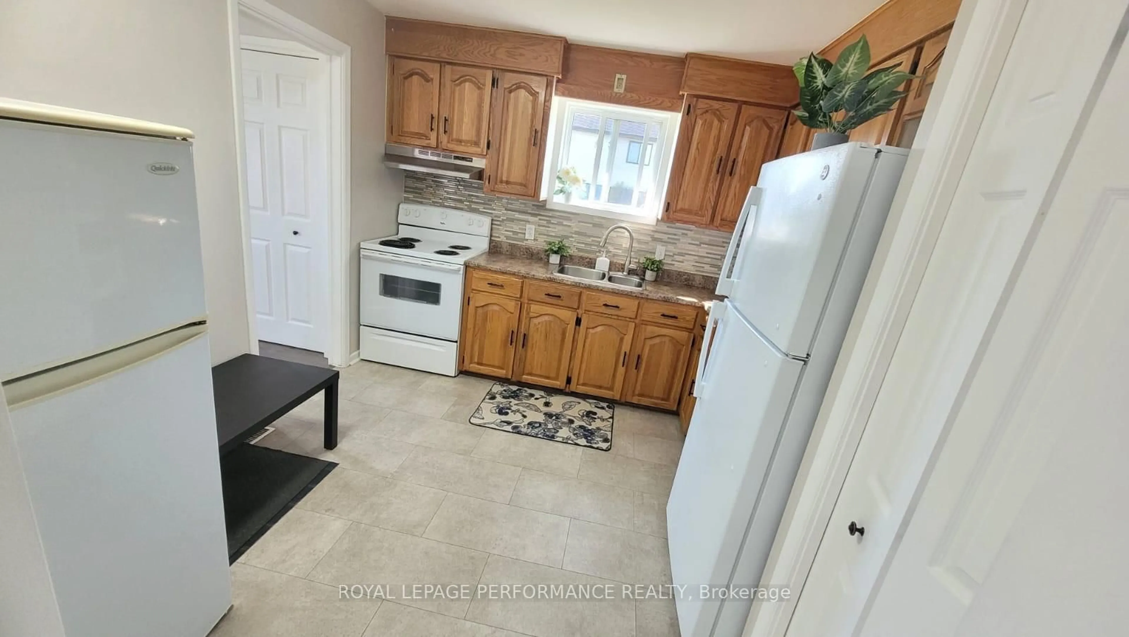 Standard kitchen, ceramic/tile floor for 2261 Pitt St, Cornwall Ontario K6K 1A4